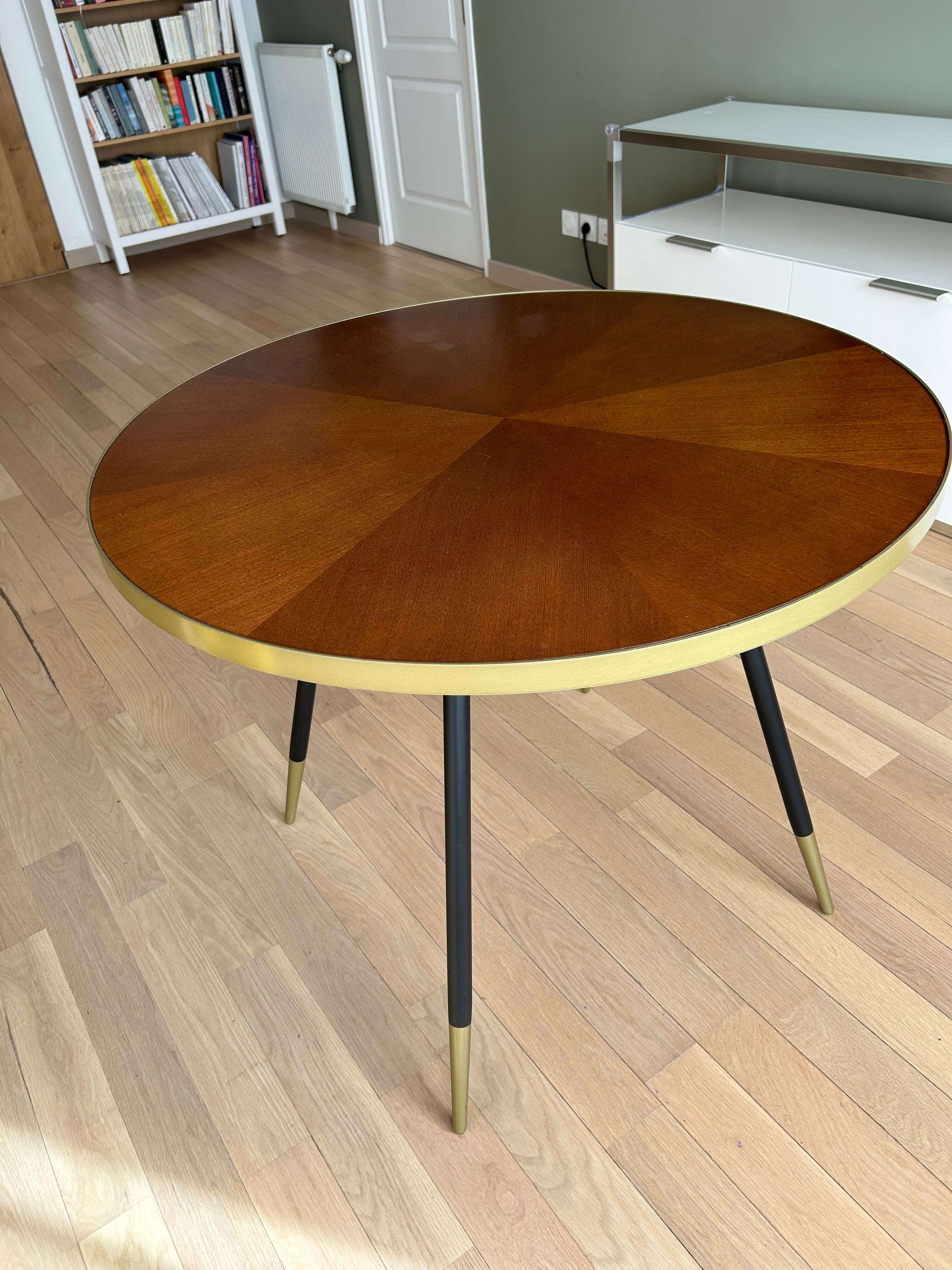 Drawer brand dining table