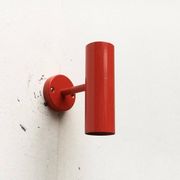 Paire d'appliques rouges minimalistes du milieu du siècle