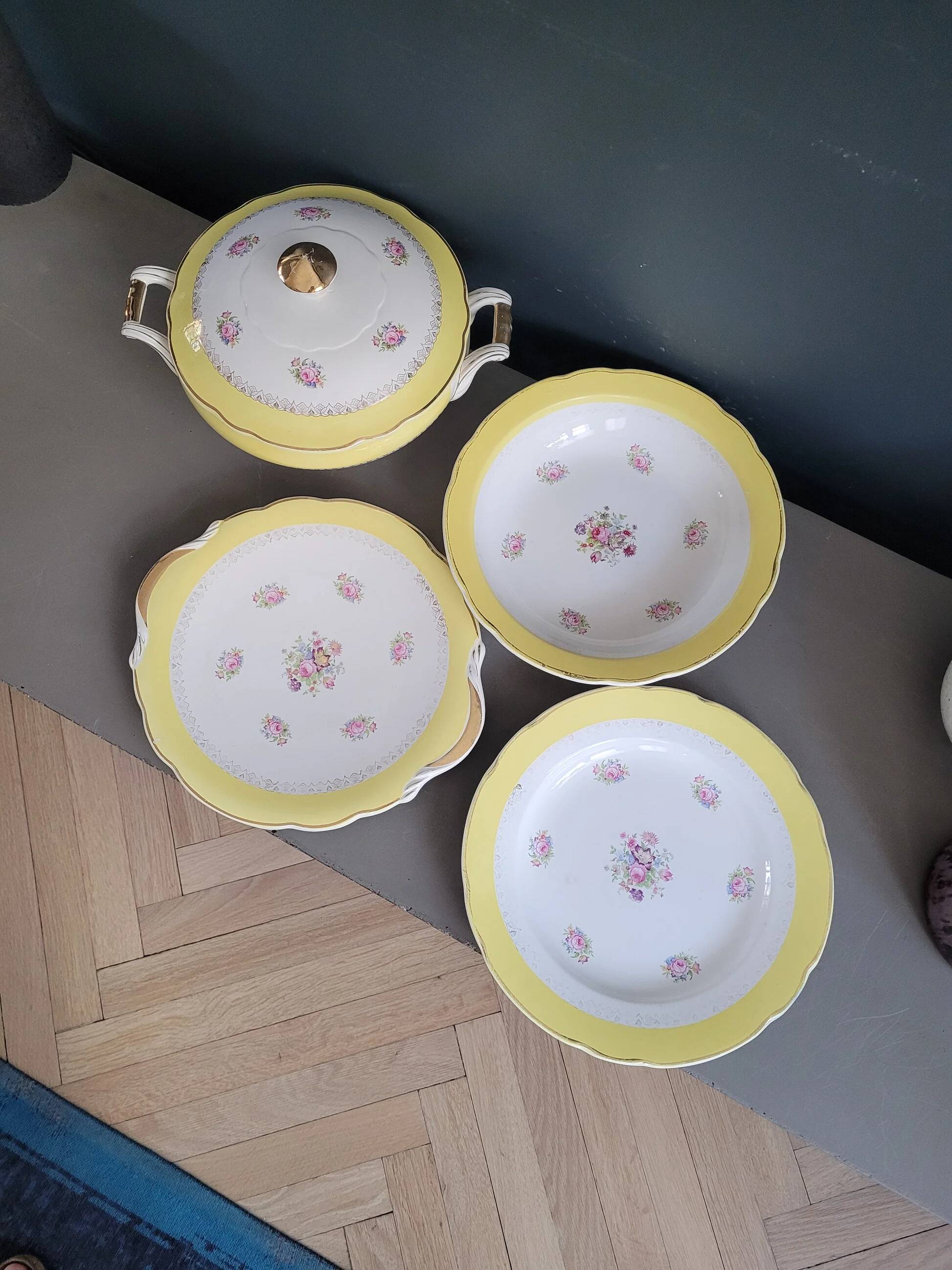 Soup tureen and 3 dishes Digoin & Sarreguemines model Graziella - Ref 921