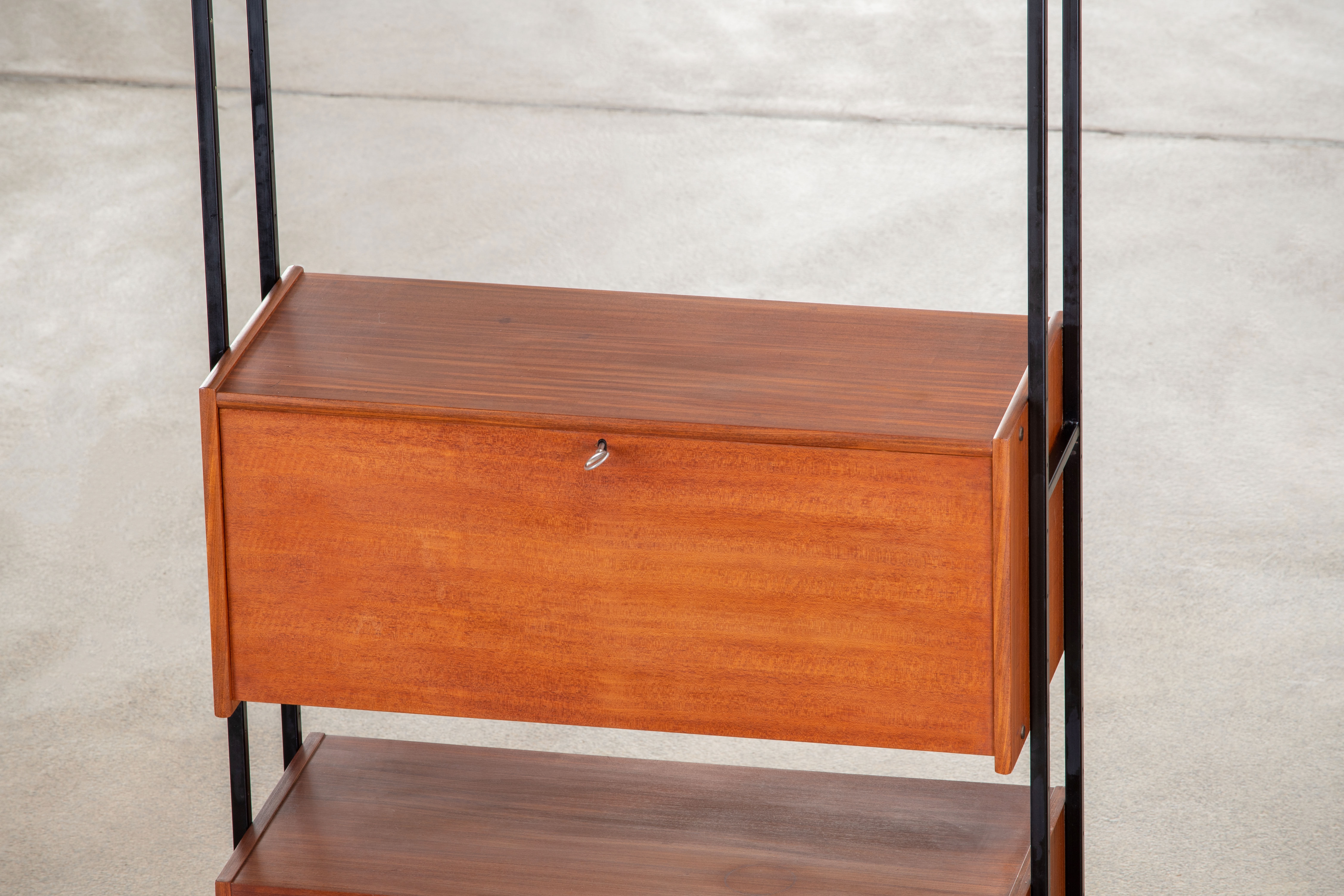 Bibliothèque scandinave vintage