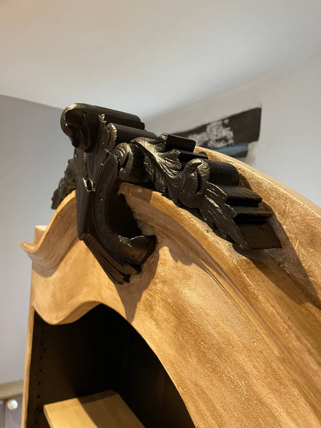 Wall-mounted dresser