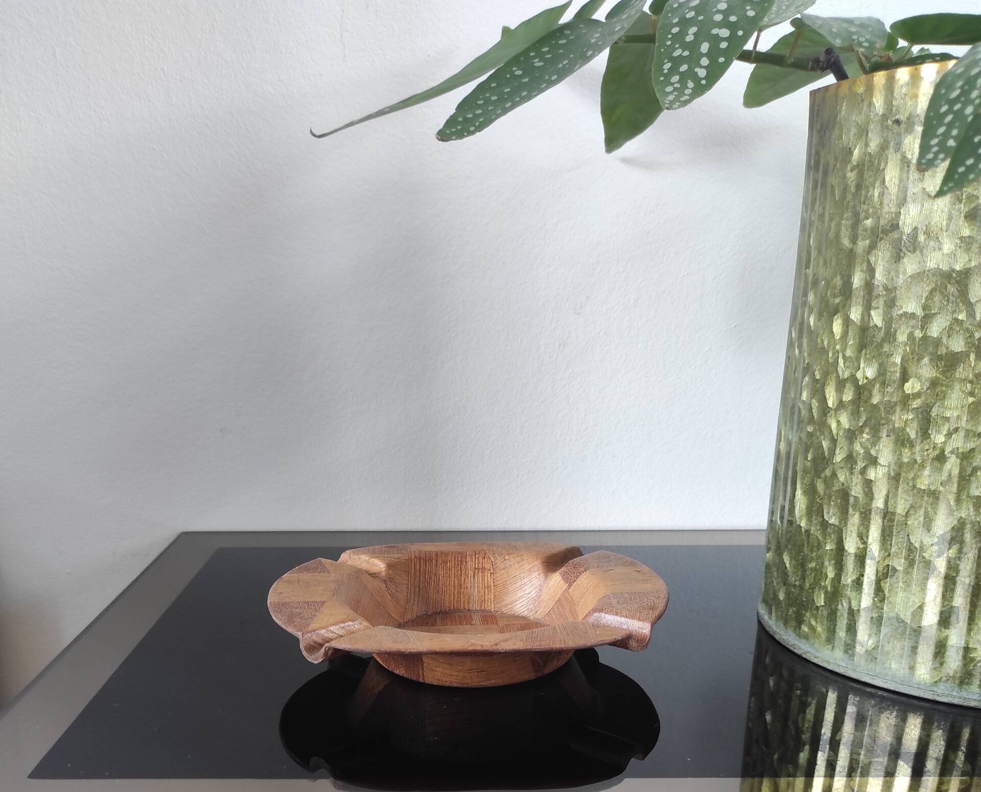 Vintage wooden inlaid ashtray or pocket tray – Design