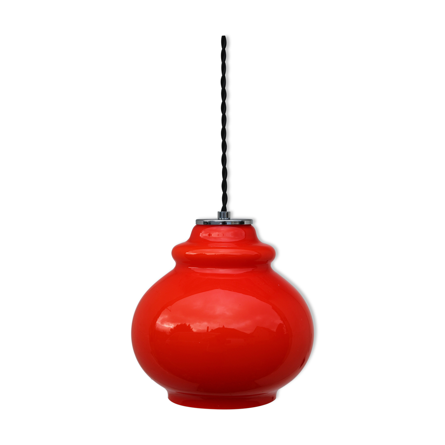 Hanging in orange opaline