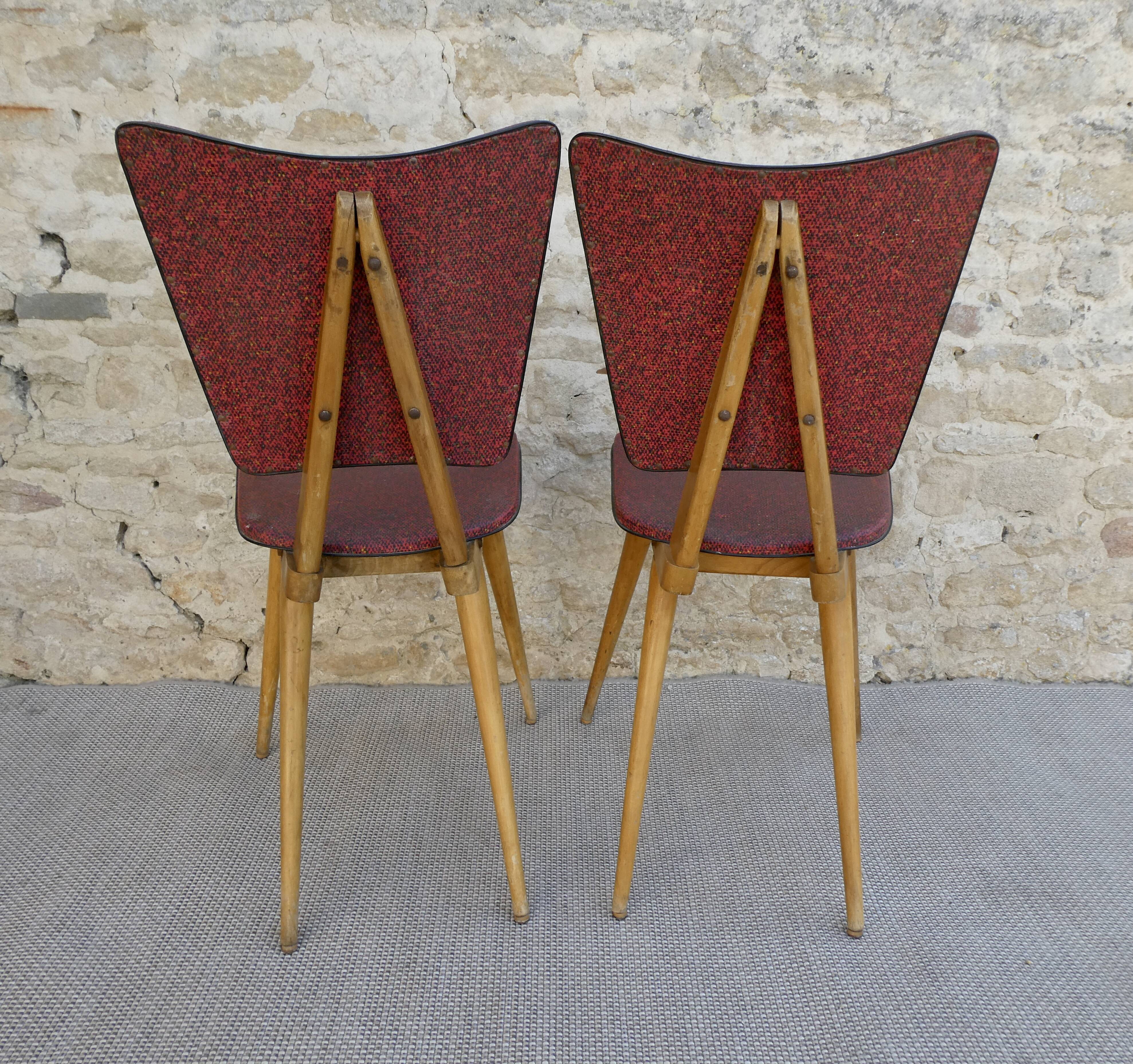 Pair of wooden chairs and red skai, 50s