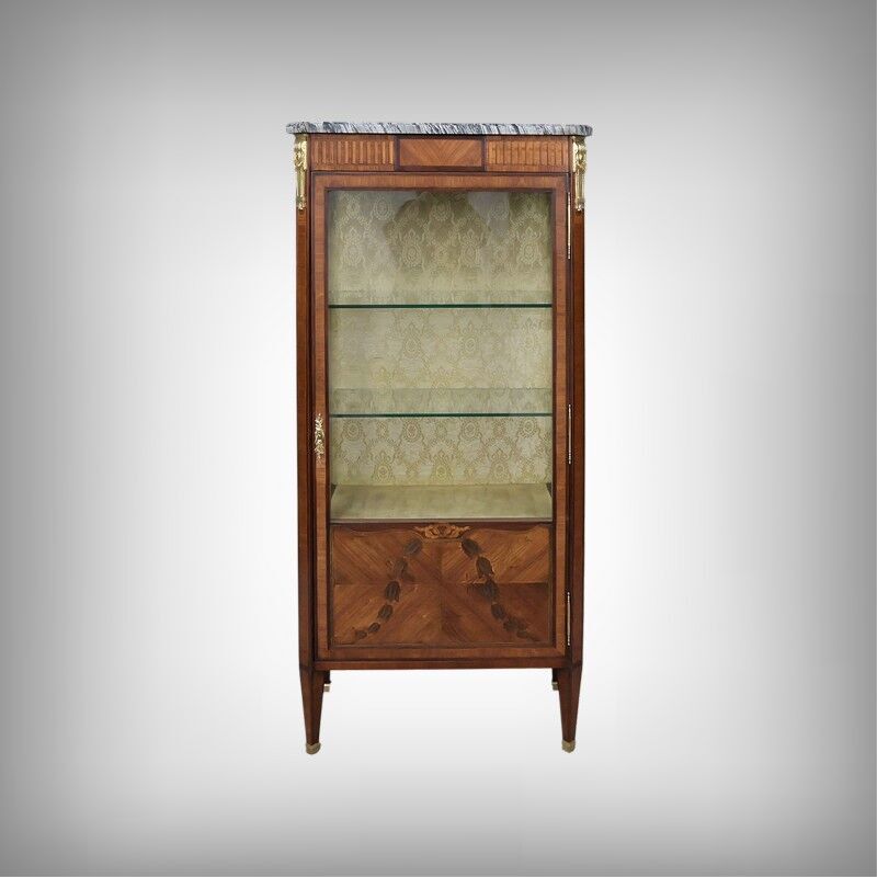 Vitrine en marqueterie de bois de rose et acajou, style Louis XVI – début XXe