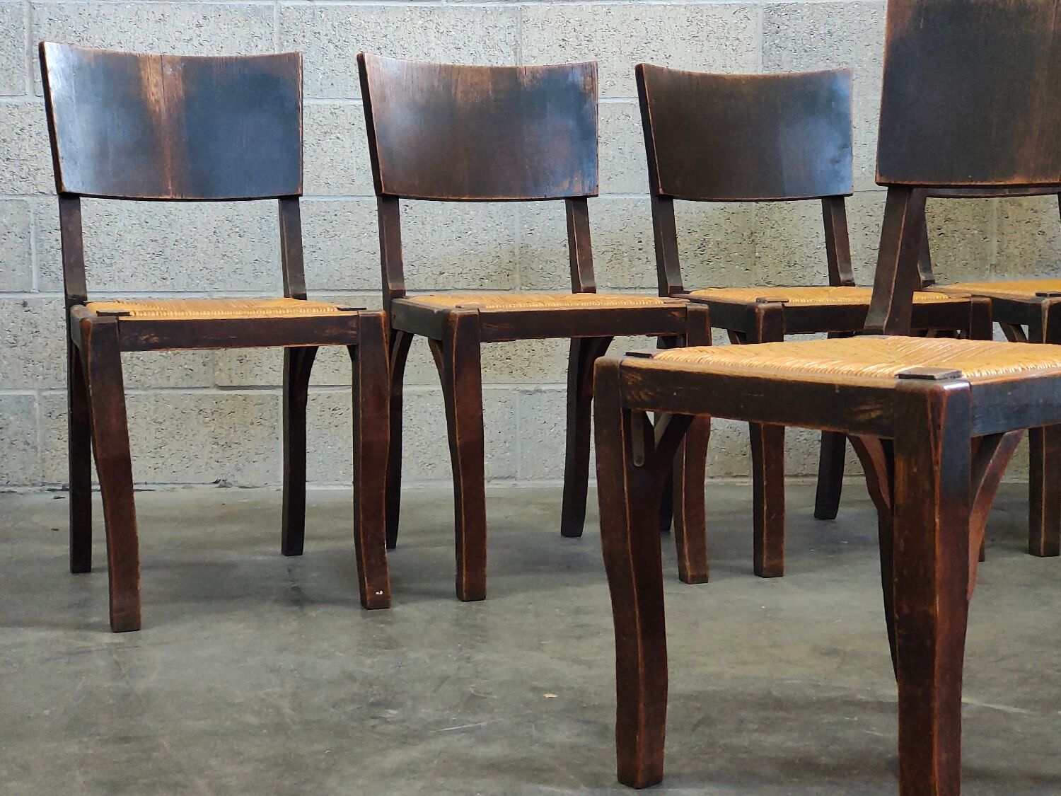 Suite of 6 chairs brutalist style straw and solid oak