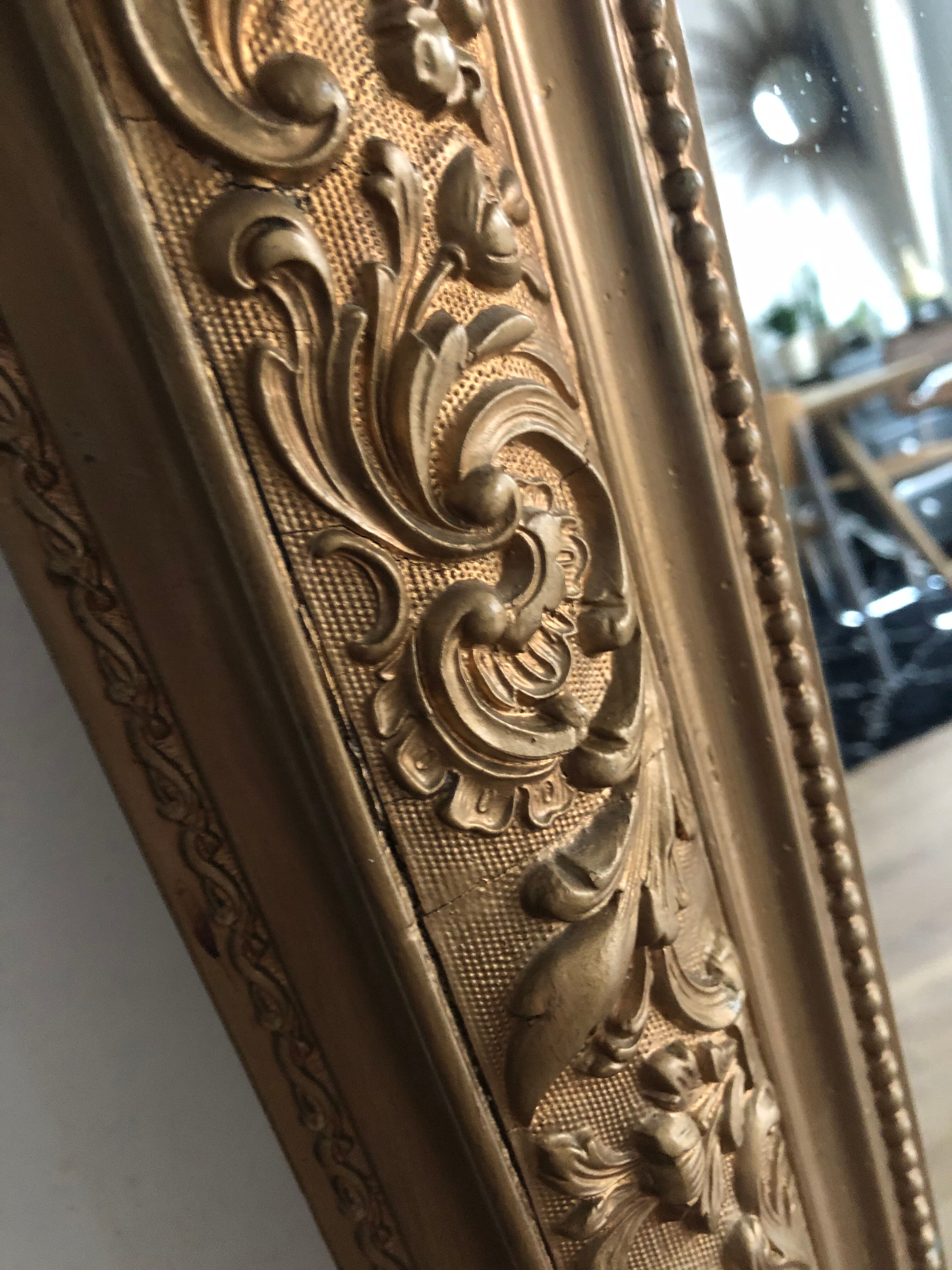 Gilded mirror with pediment XIXth century, 86x136