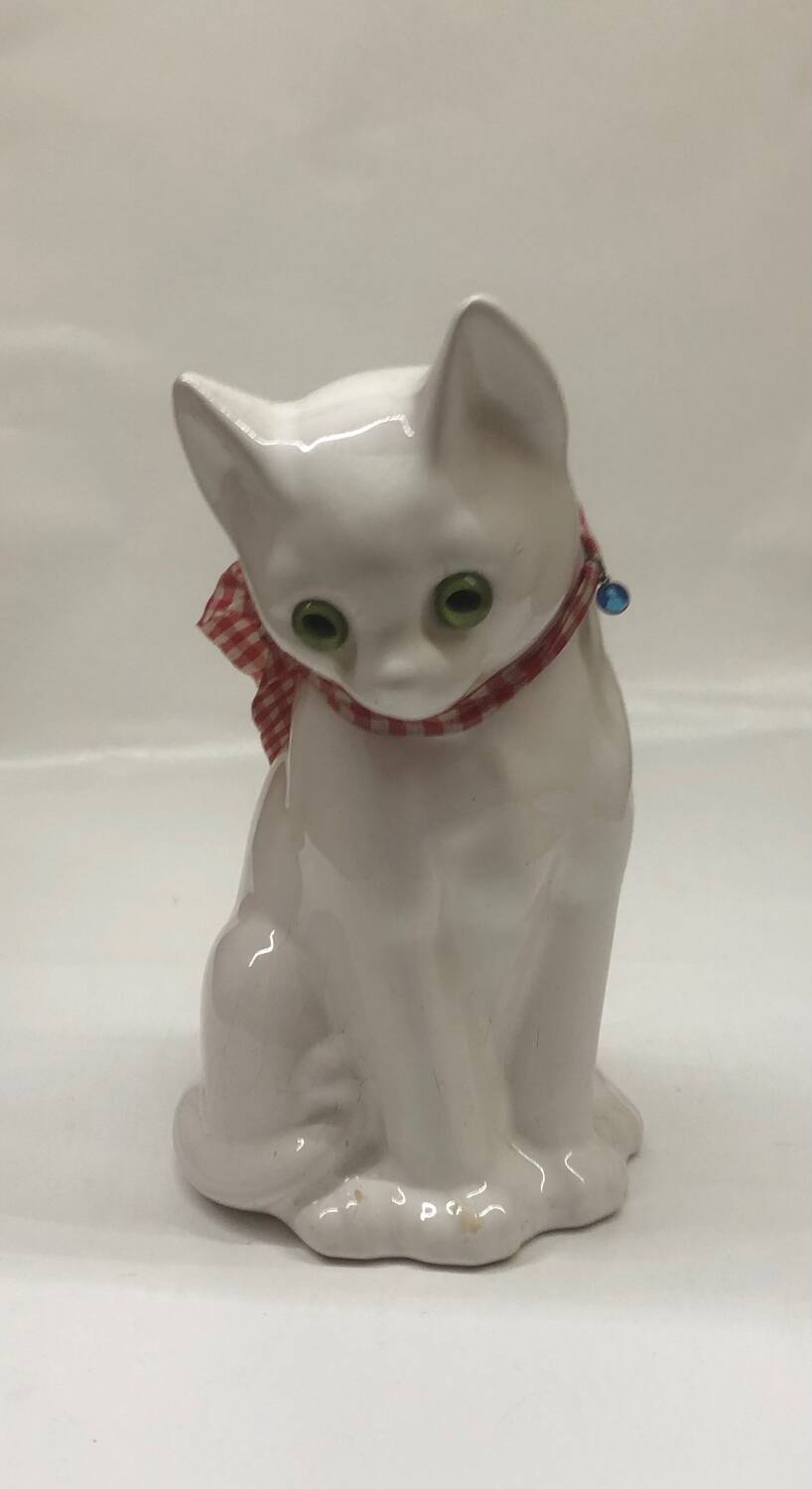 Delft Wit earthenware cat