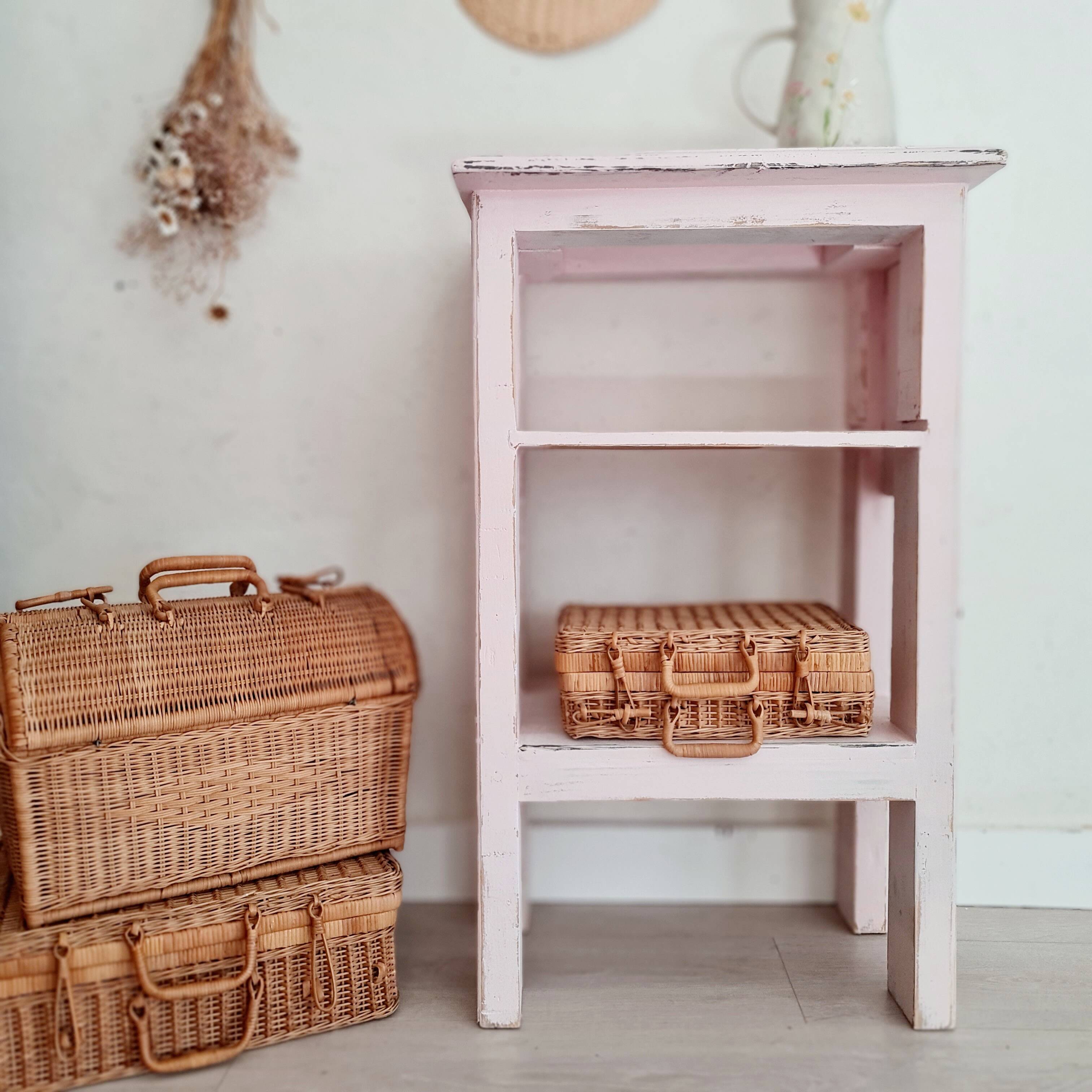 Etagère - meuble rose patiné
