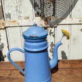 Cafetière bleue en tôle émaillée vintage