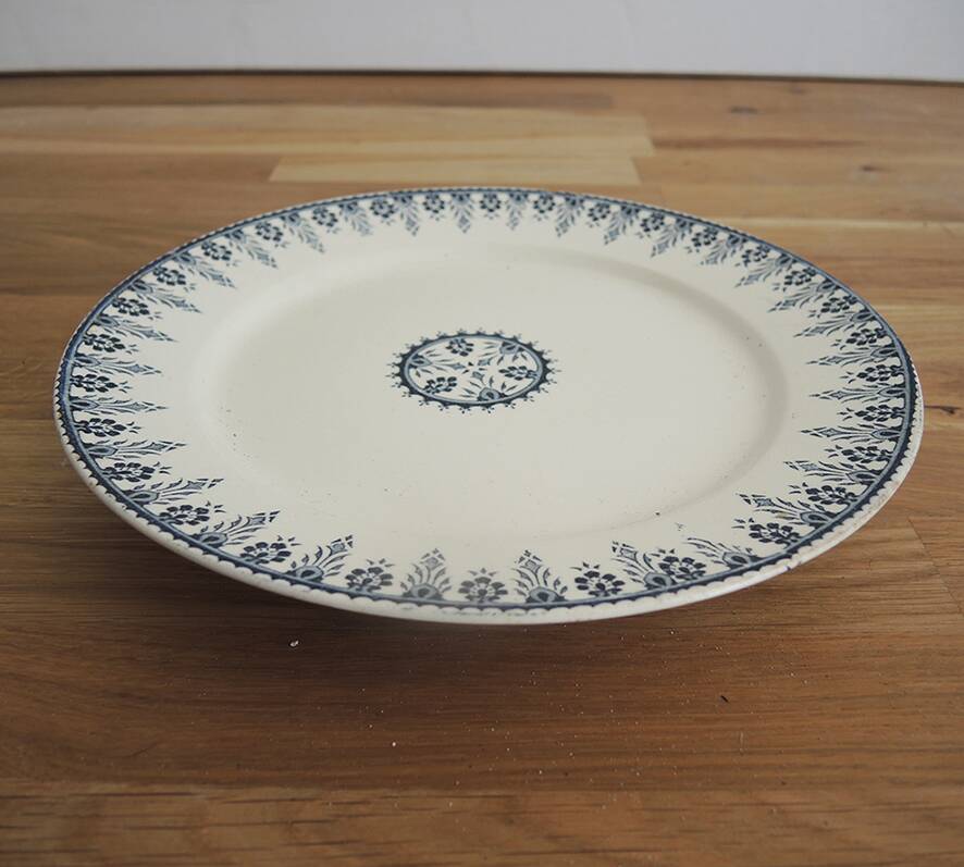Old footed ceramic pie dish Sarreguemines – Algiers
