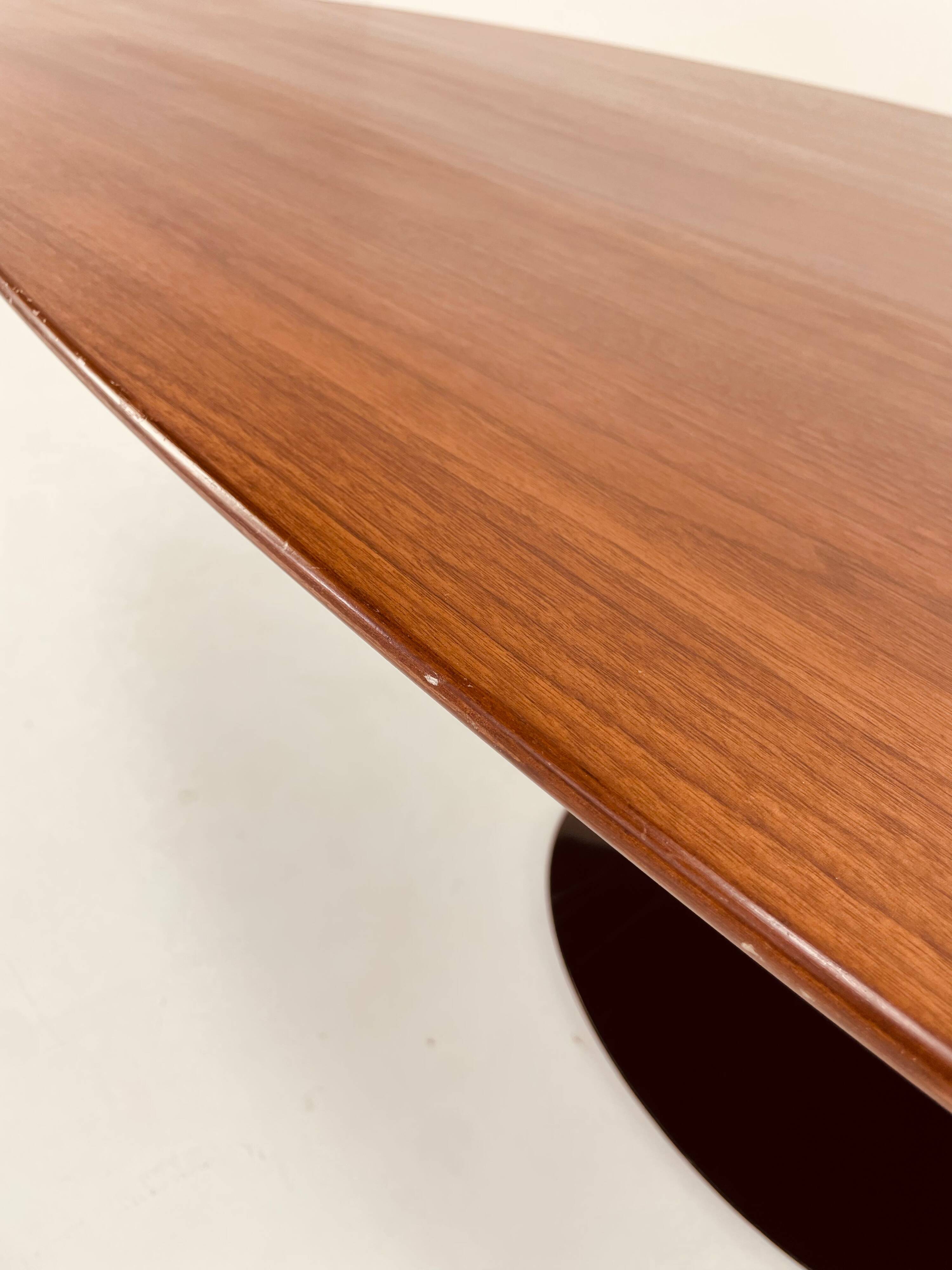 Saarinen dining table "Tulip" by Eero Saarinen for Knoll Studio, USA 1957