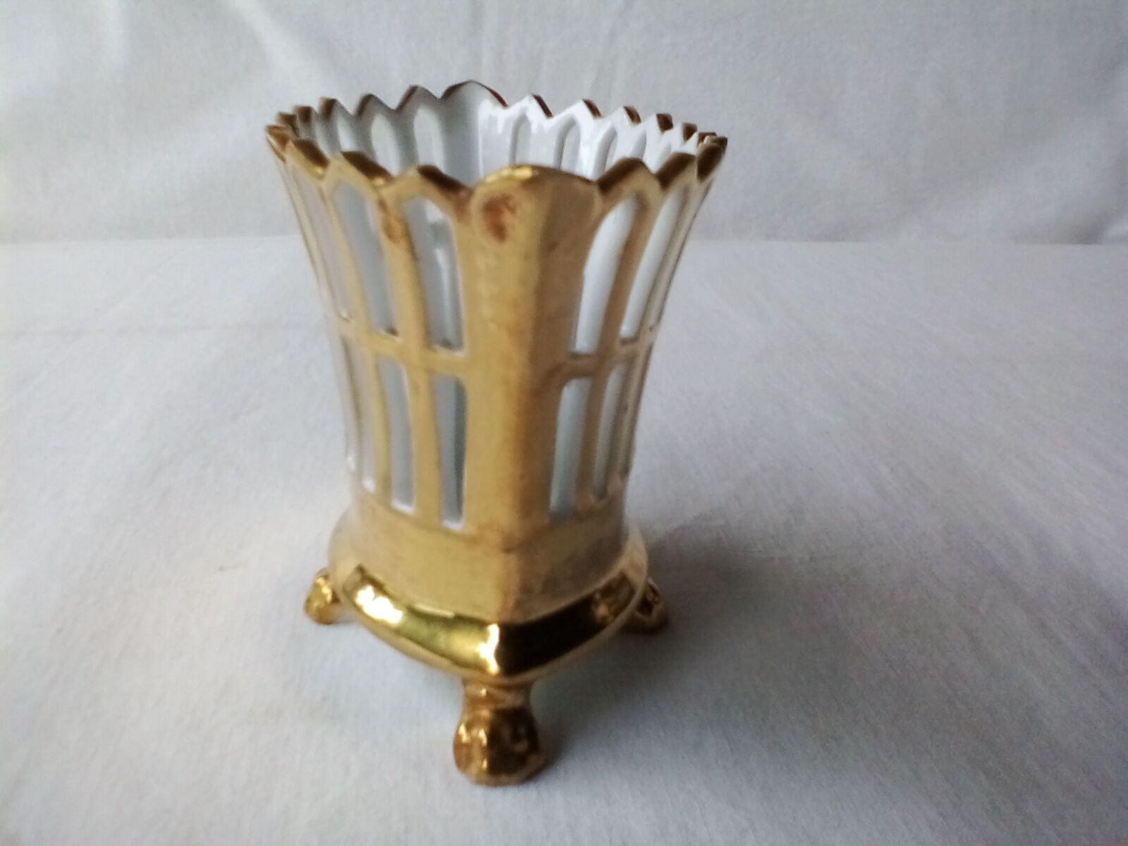 Vase de mariée style empire corbeille en faïence dorée 1868