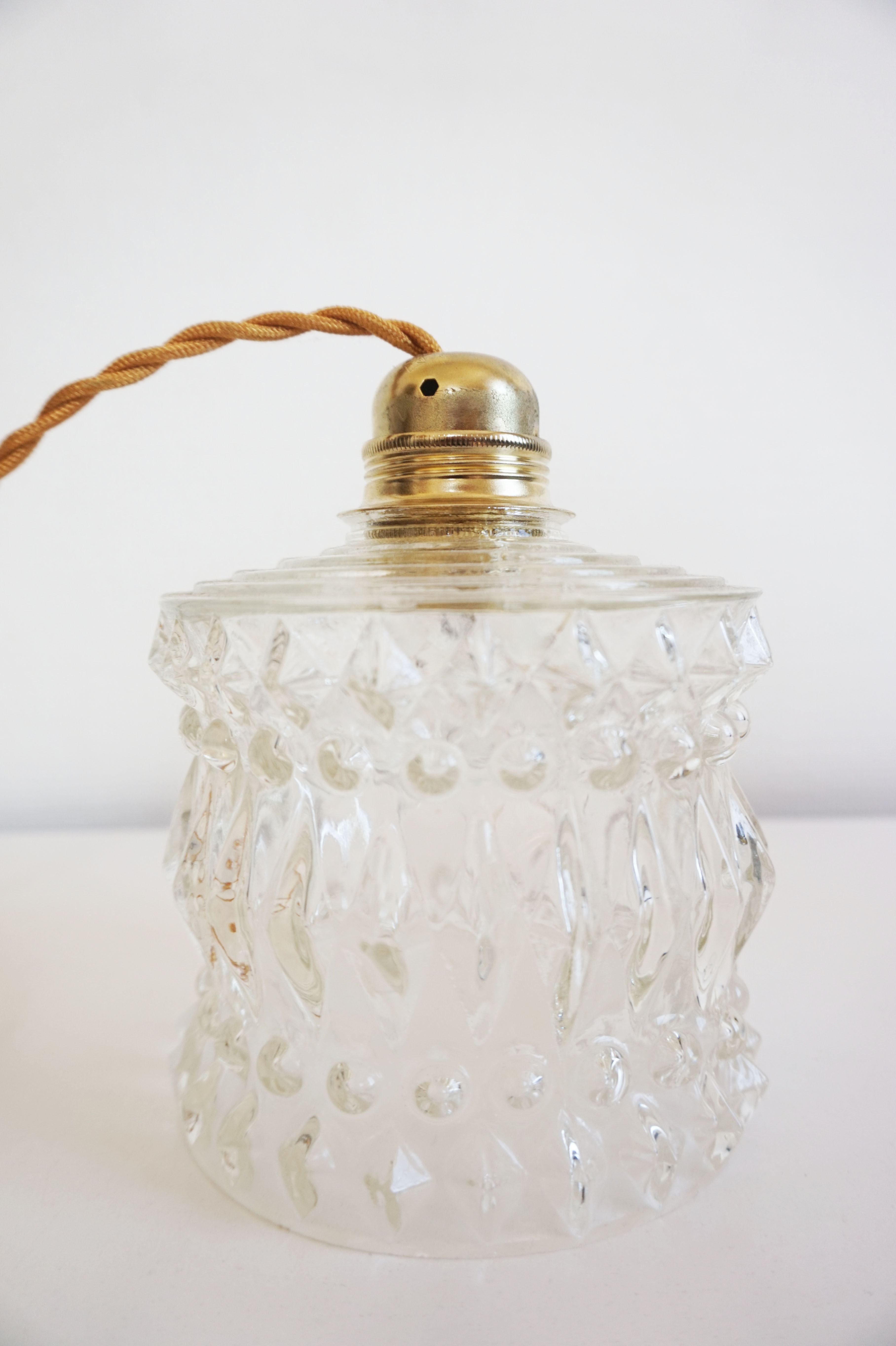 Suspension made with a vintage glass globe