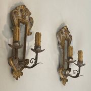 Pair of wall sconces in carved wood and silvered and gilded patinated metal with a central mirror.