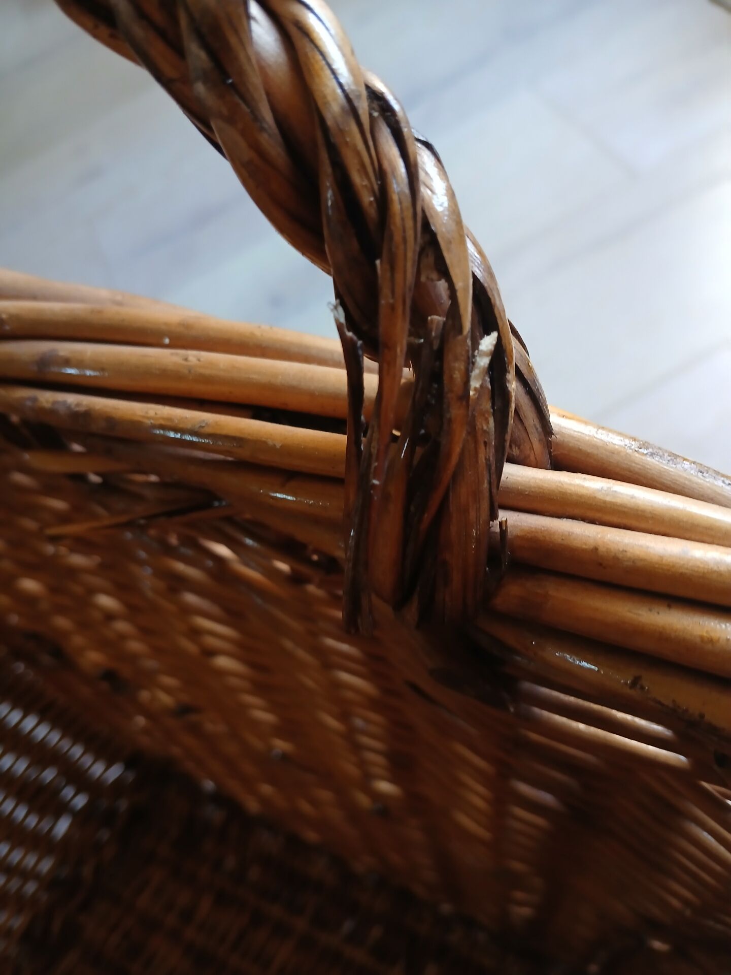 Wicker/rattan storage basket
