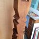 Sculpture ethnique brutaliste / Totem , bois massif sur socle