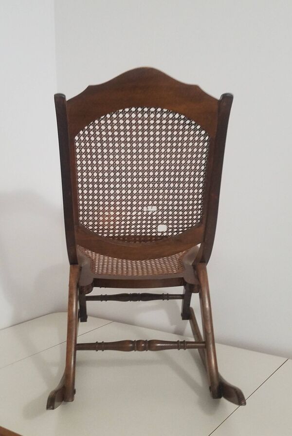 Fauteuil à bascule en cannage vintage