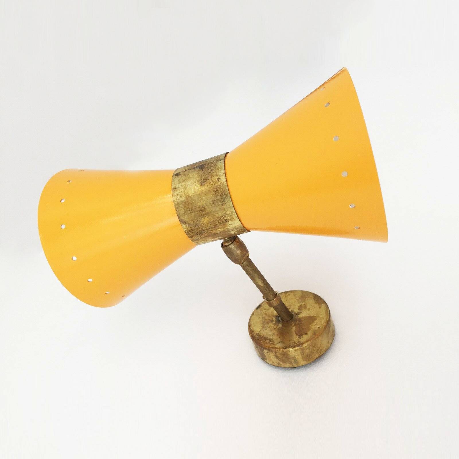 Pair of Italian diabolo wall lights, design 1950.