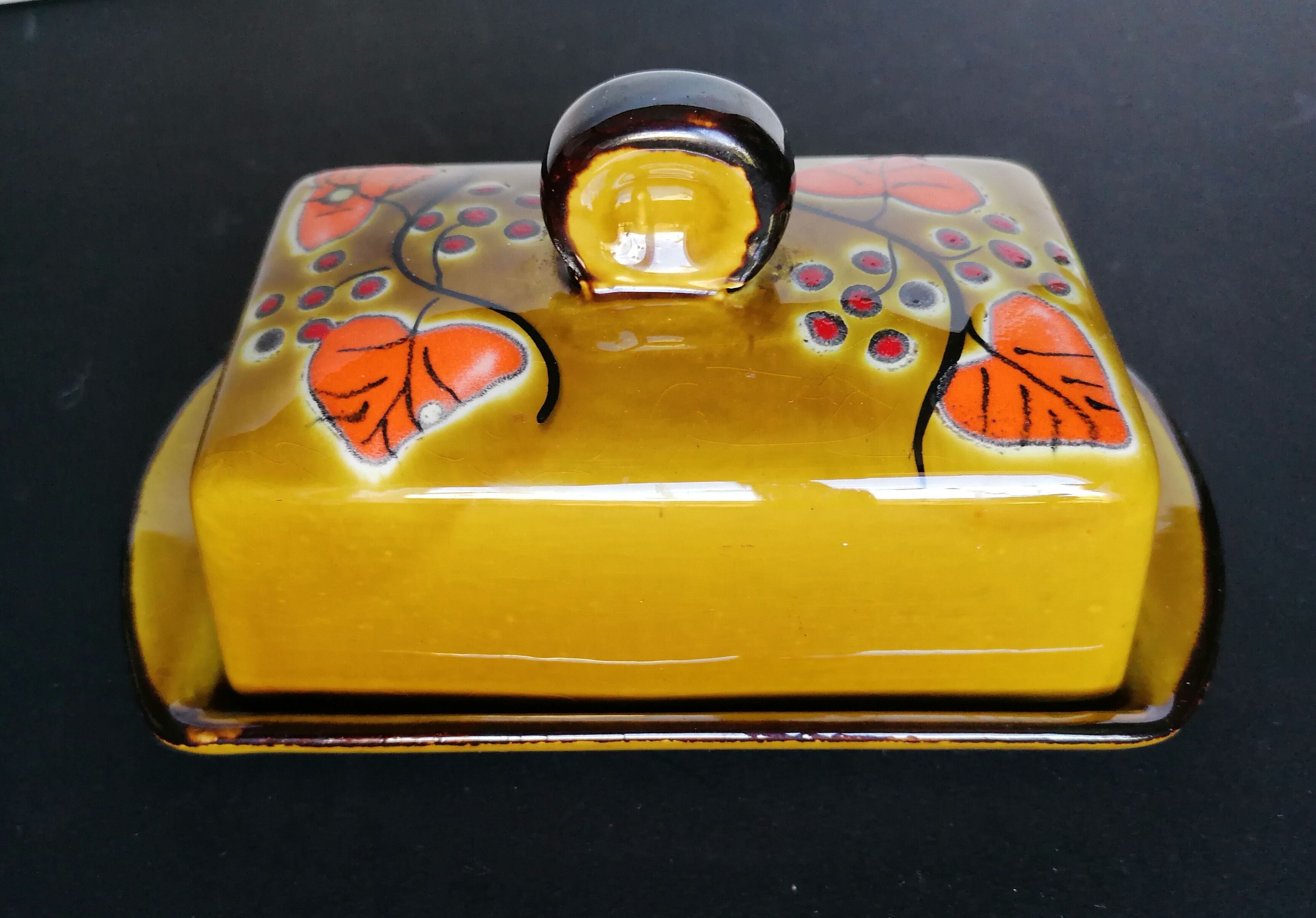 Butter maker in enamelled slurry