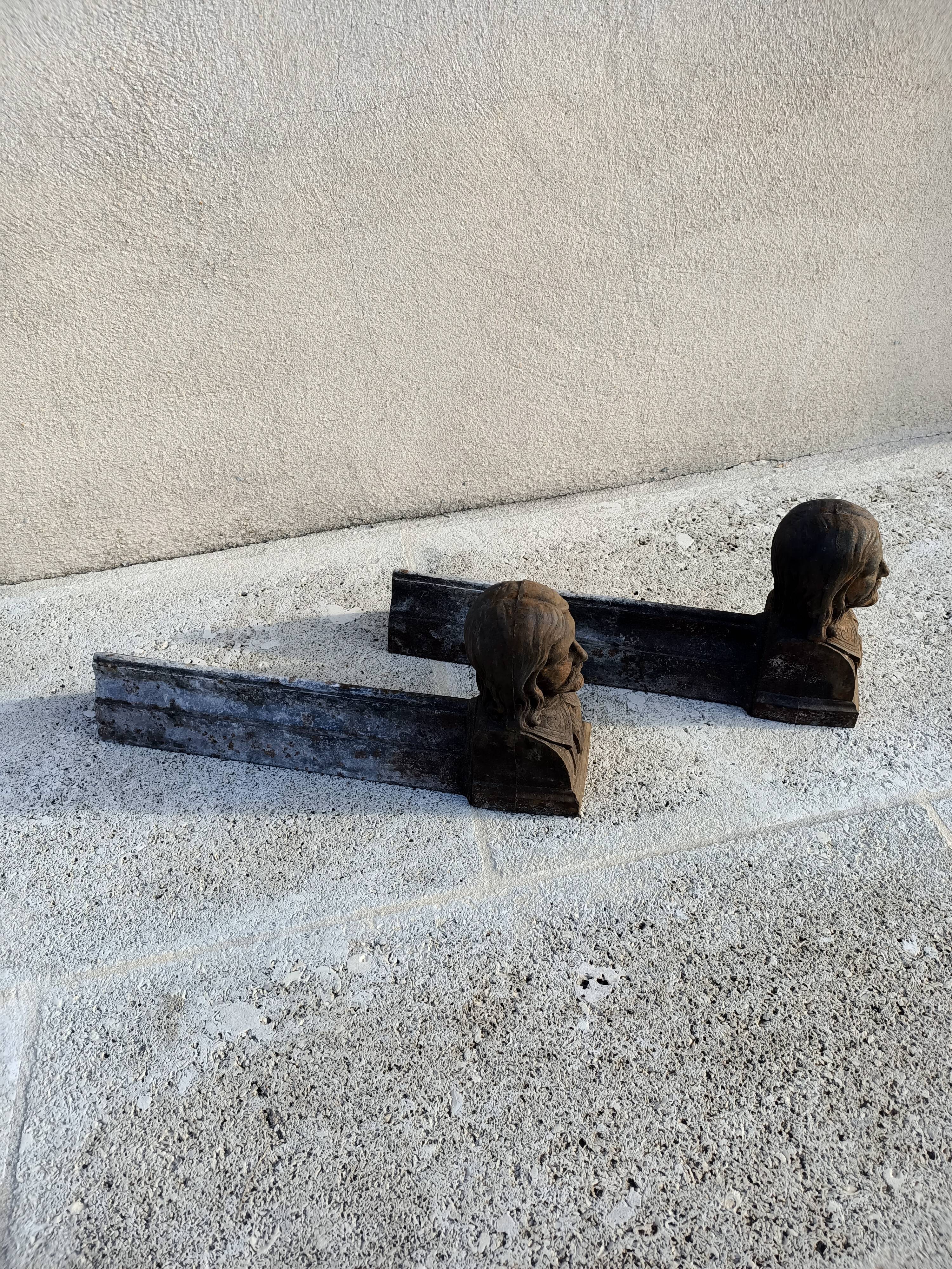 Paire de chenets en fonte