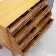 Commode à tiroirs en cerisier du milieu du siècle par Heals