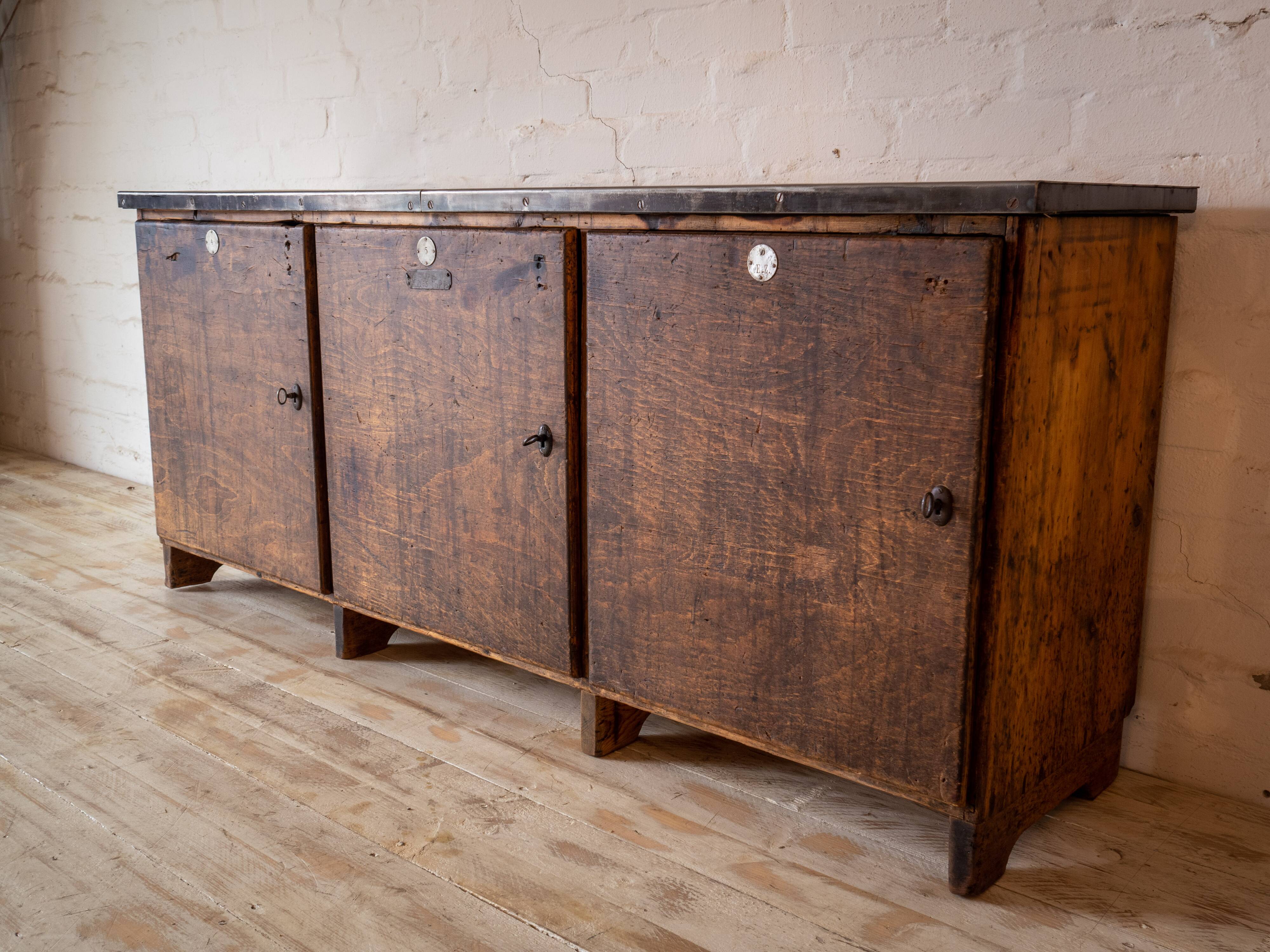 Industrial workshop cabinet sheet metal fitting "45EZ"