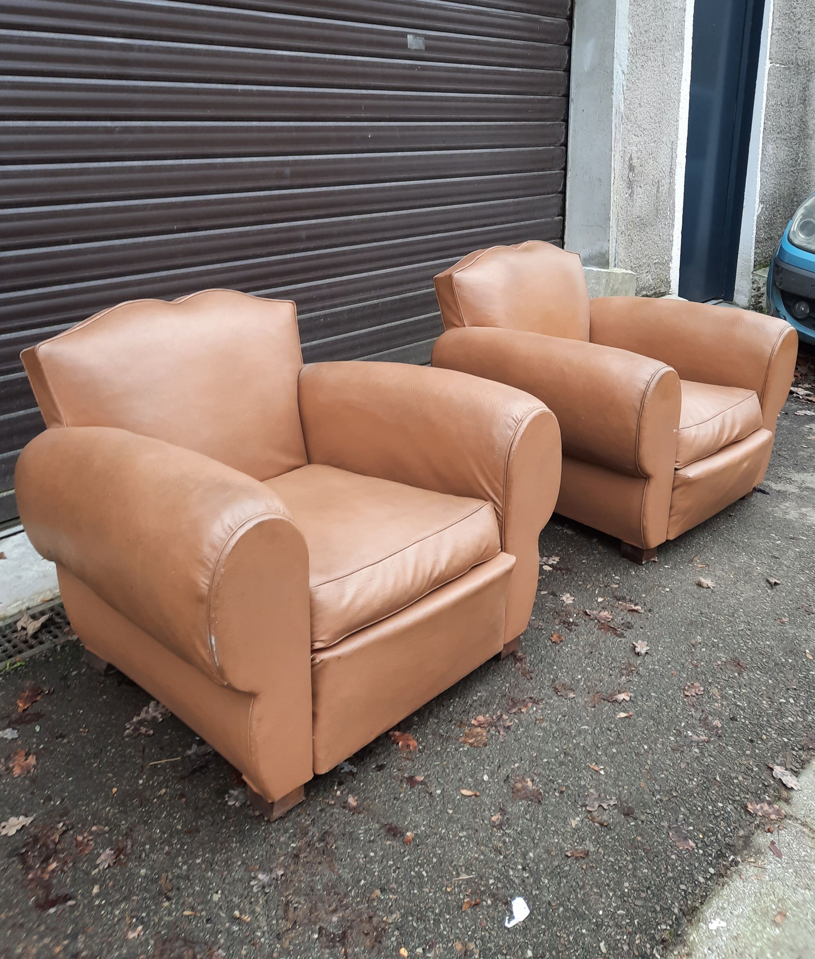 Pair of club chairs in skai