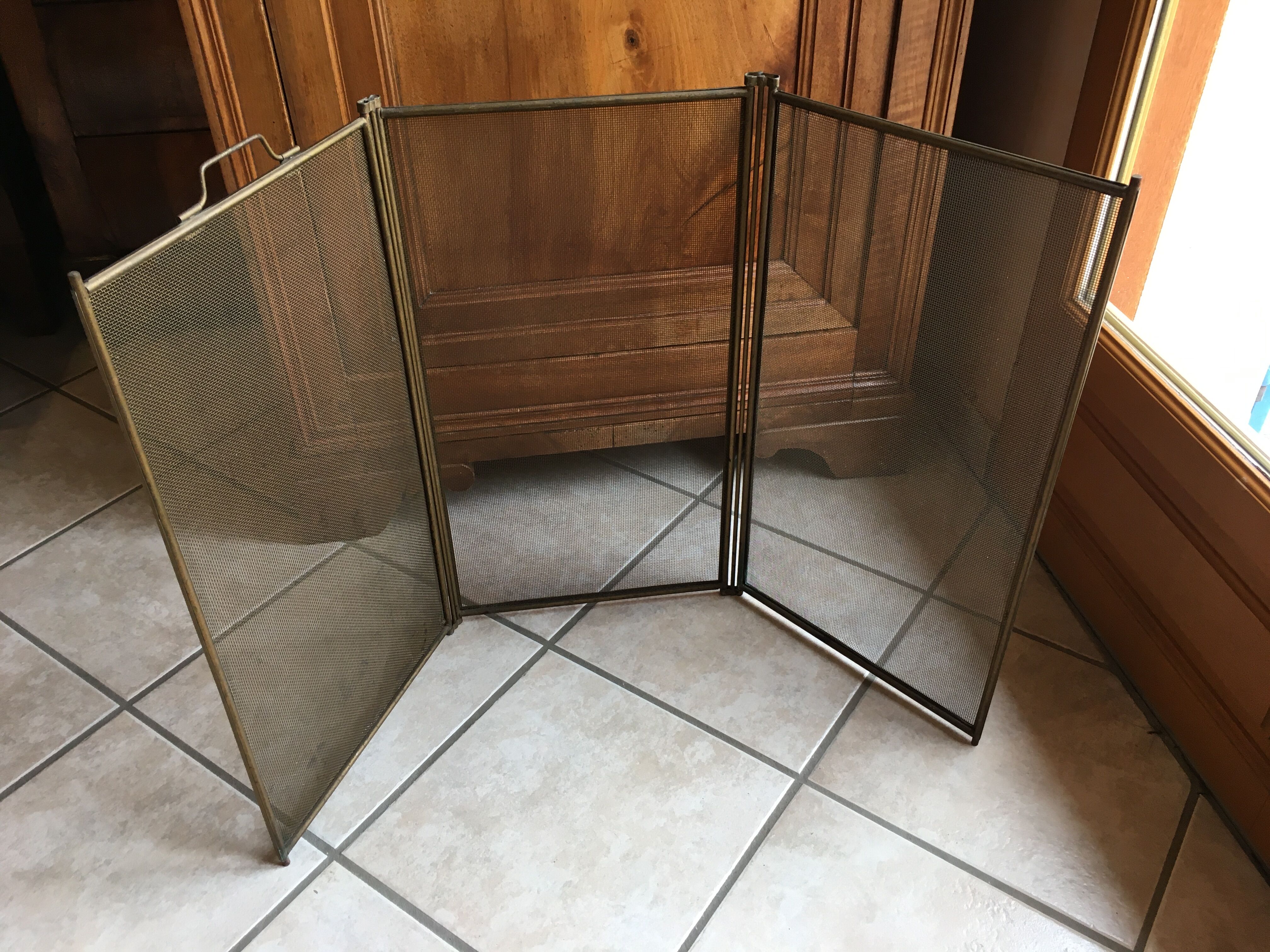 3-shuttered fire pare