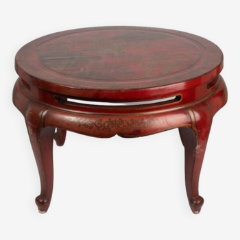 Chinese coffee table in red lacquered wood