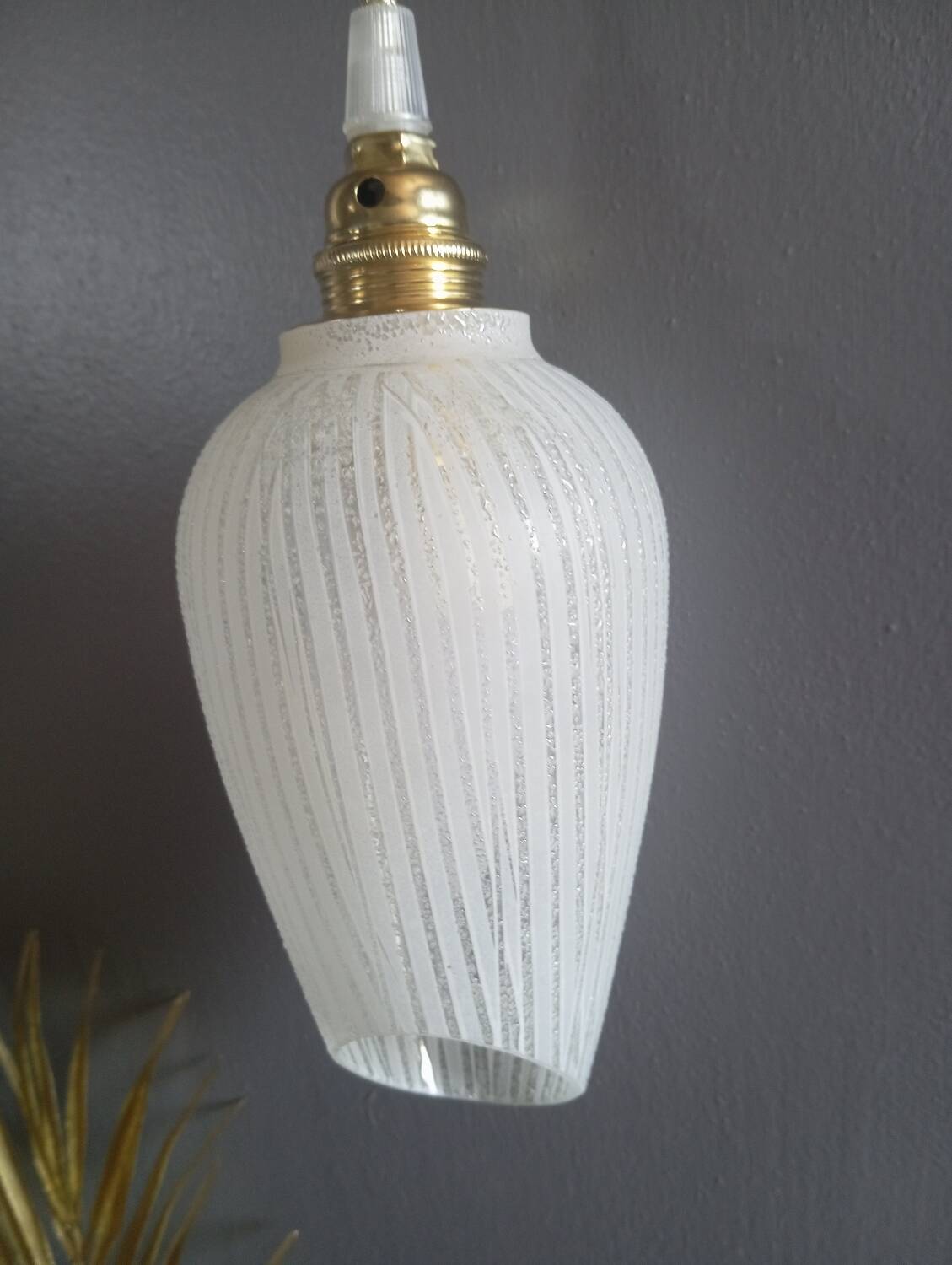 Portable hanging lamp 1970/80 white granite glass
