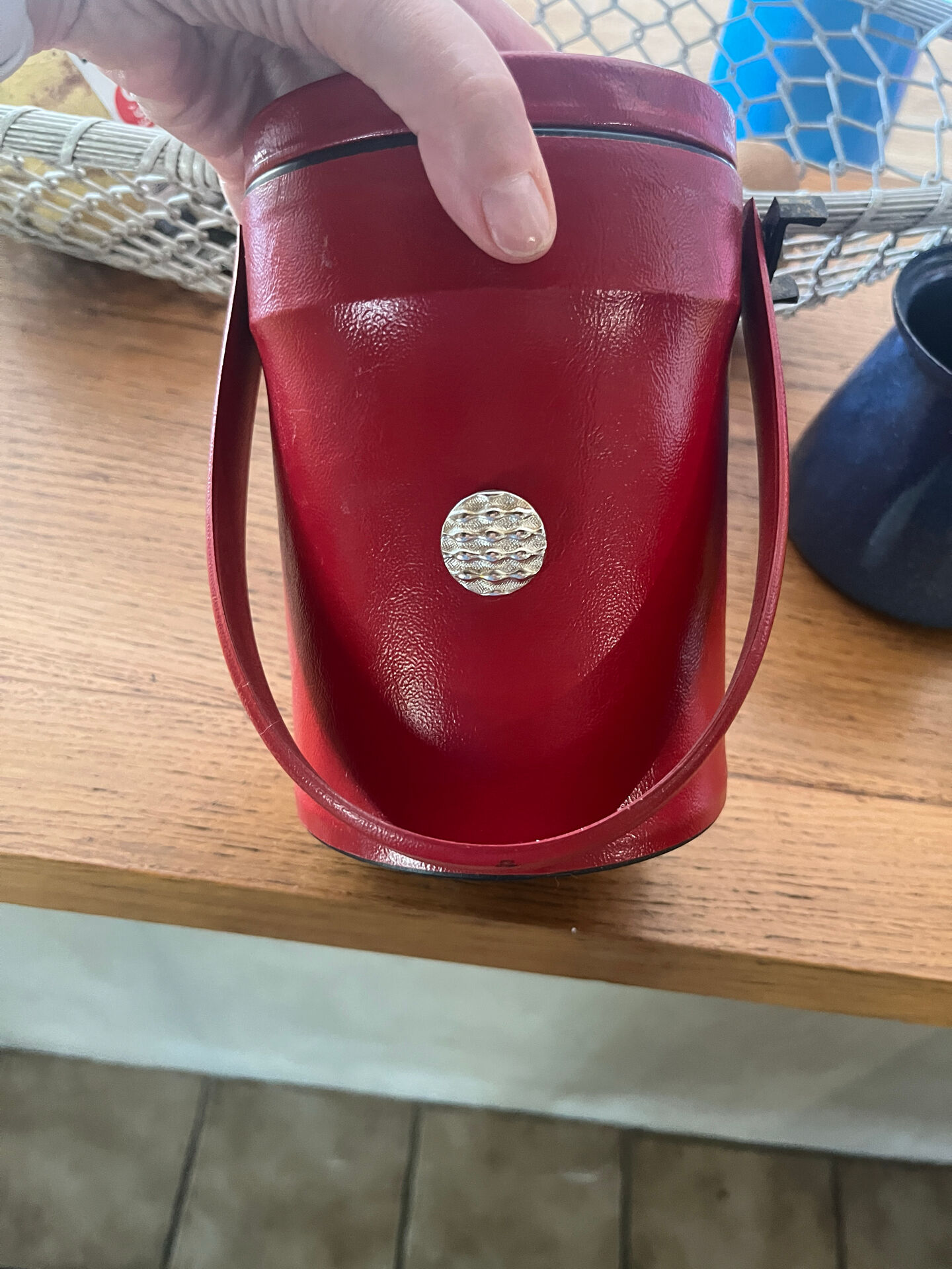 Ice bucket