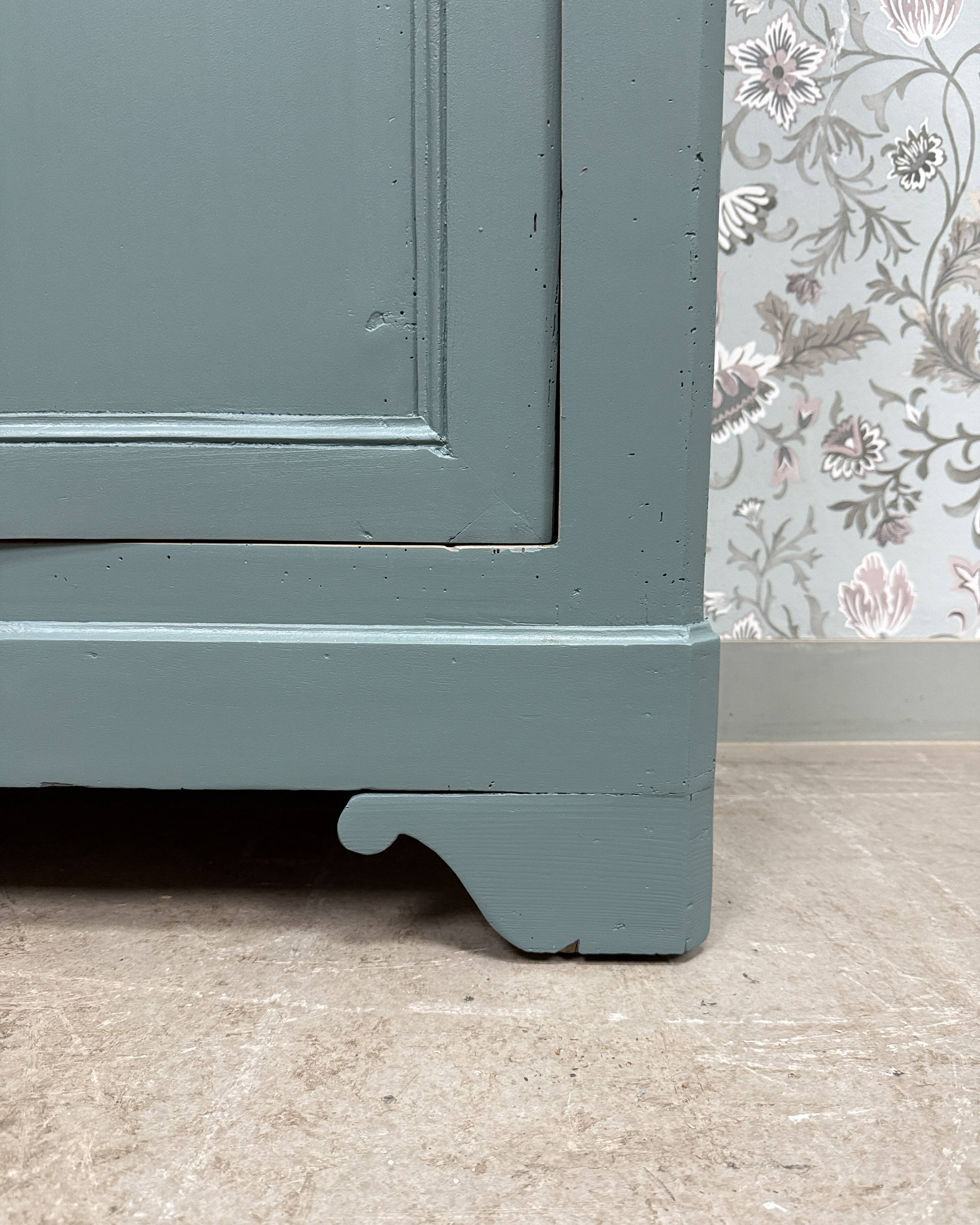 Saint Hubert green-grey dresser (renovated)
