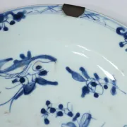 Chinese blue and white plate with peony and butterfly – Qianlong, 18th c.