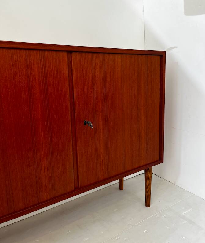 Buffet enfilade étroite scandiinave en teck