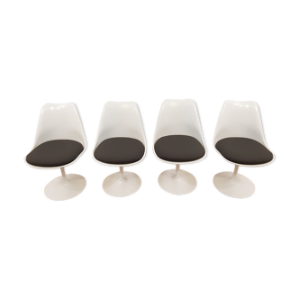 Chaises Tulip blanches par Eero Saarinen pour Knoll 1960