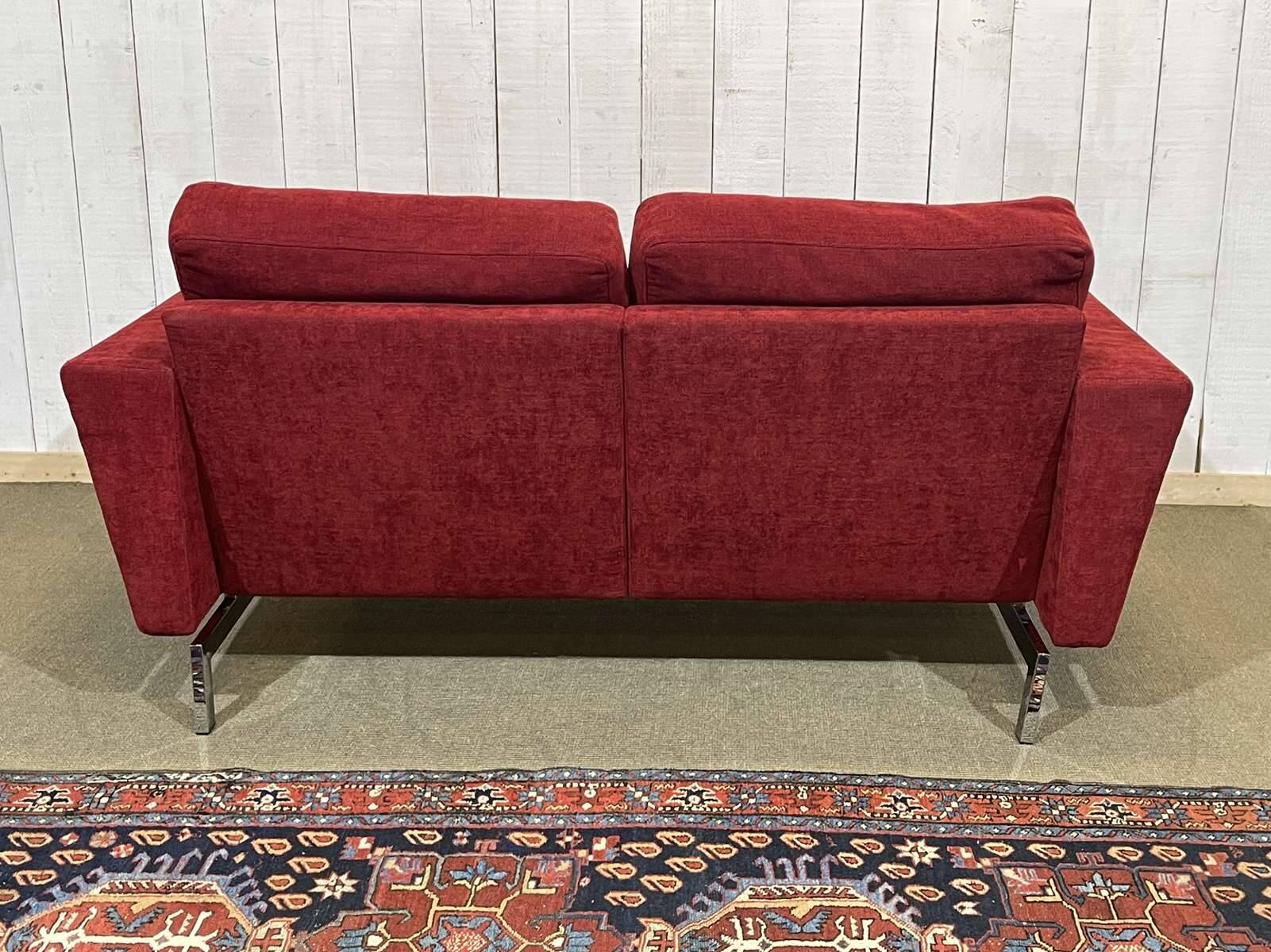 Canapé moderne en tissu et piètement chromé