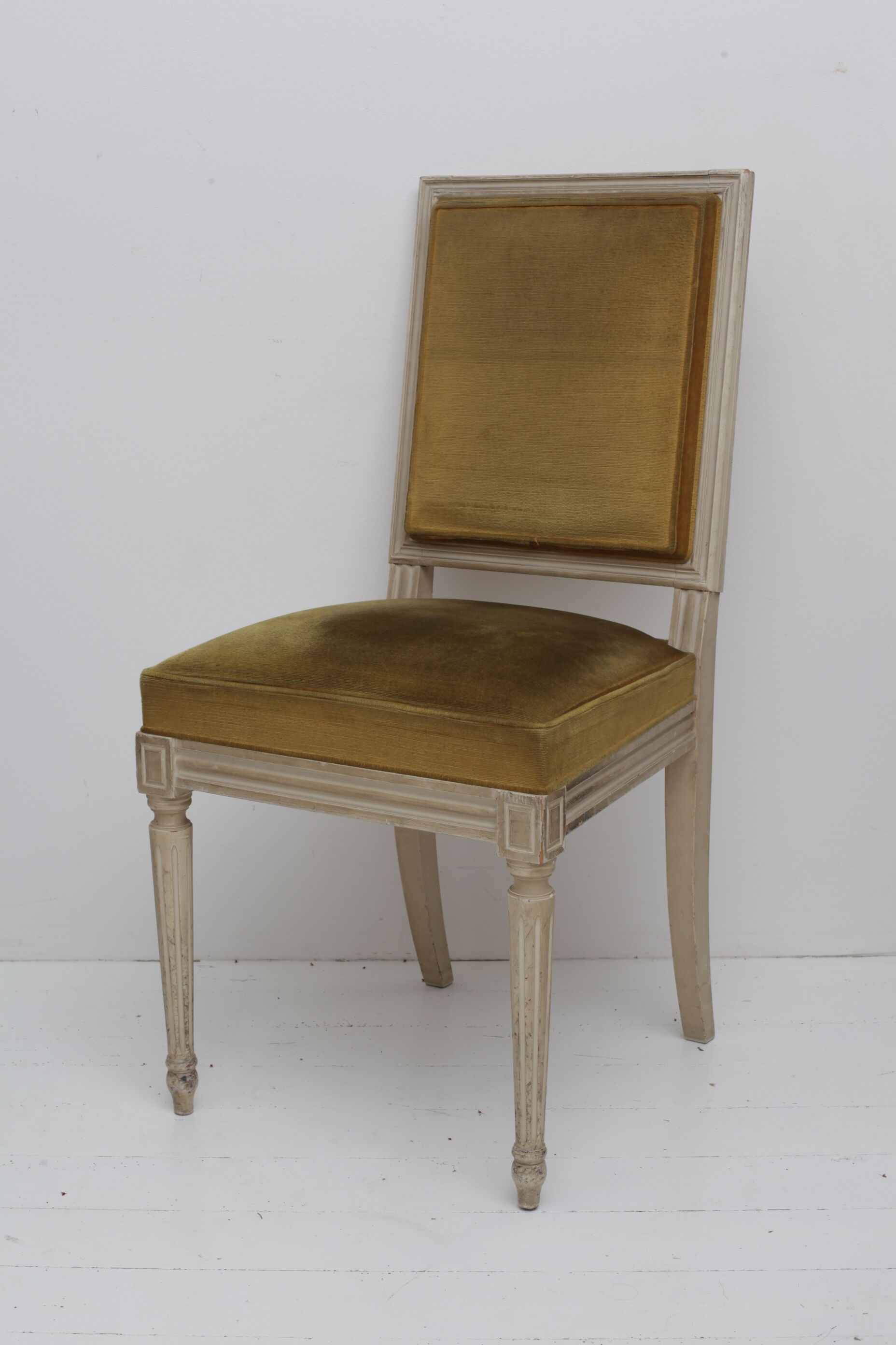 Solid wood and velvet chair