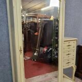 Armoire Vénitienne style Louis XV baroque estampillée en bois laqué et doré