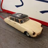 Car Citroën DS 19 remote-guided