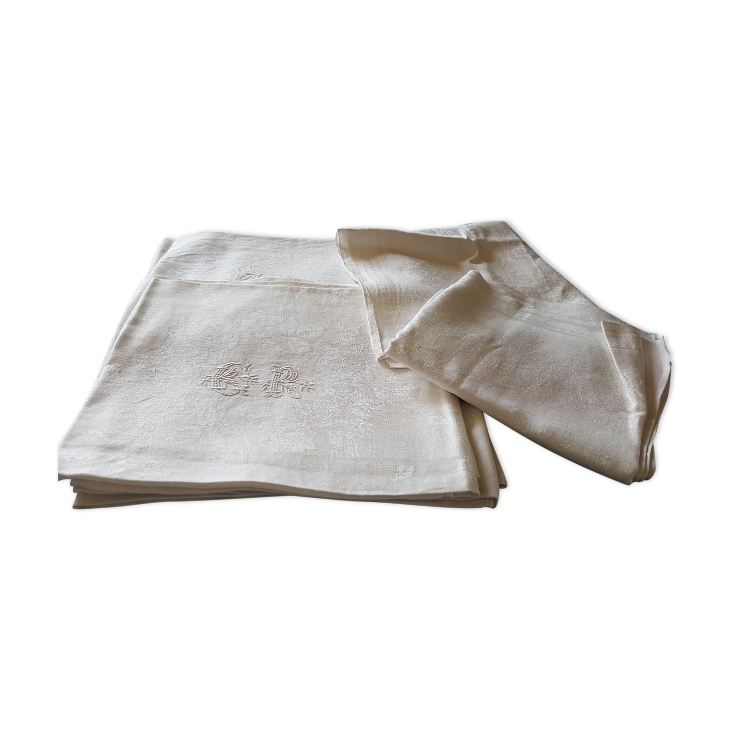 8 monogrammed towels