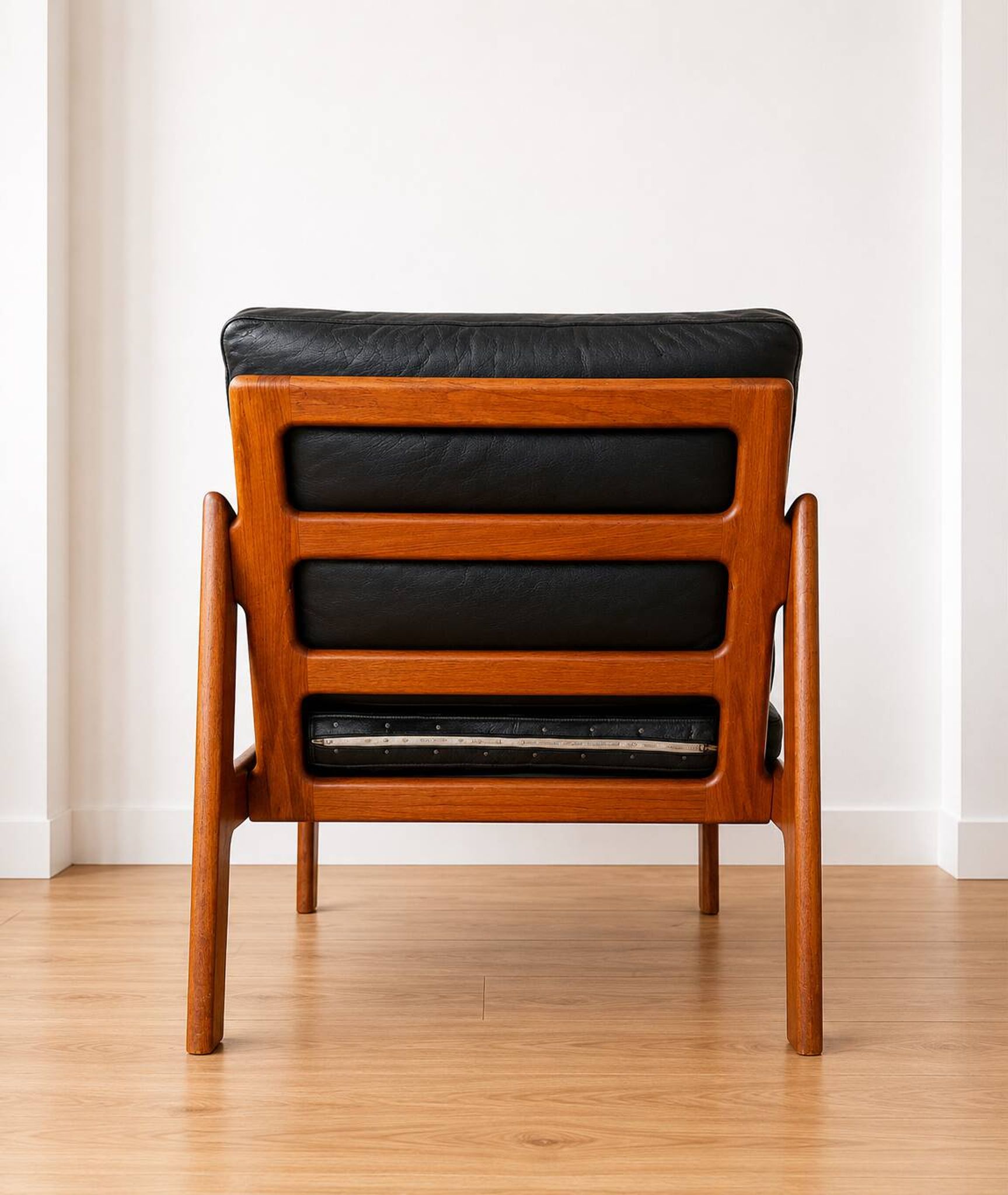 Vintage Danish Illum Wikkelsø teak lounge chair model 20