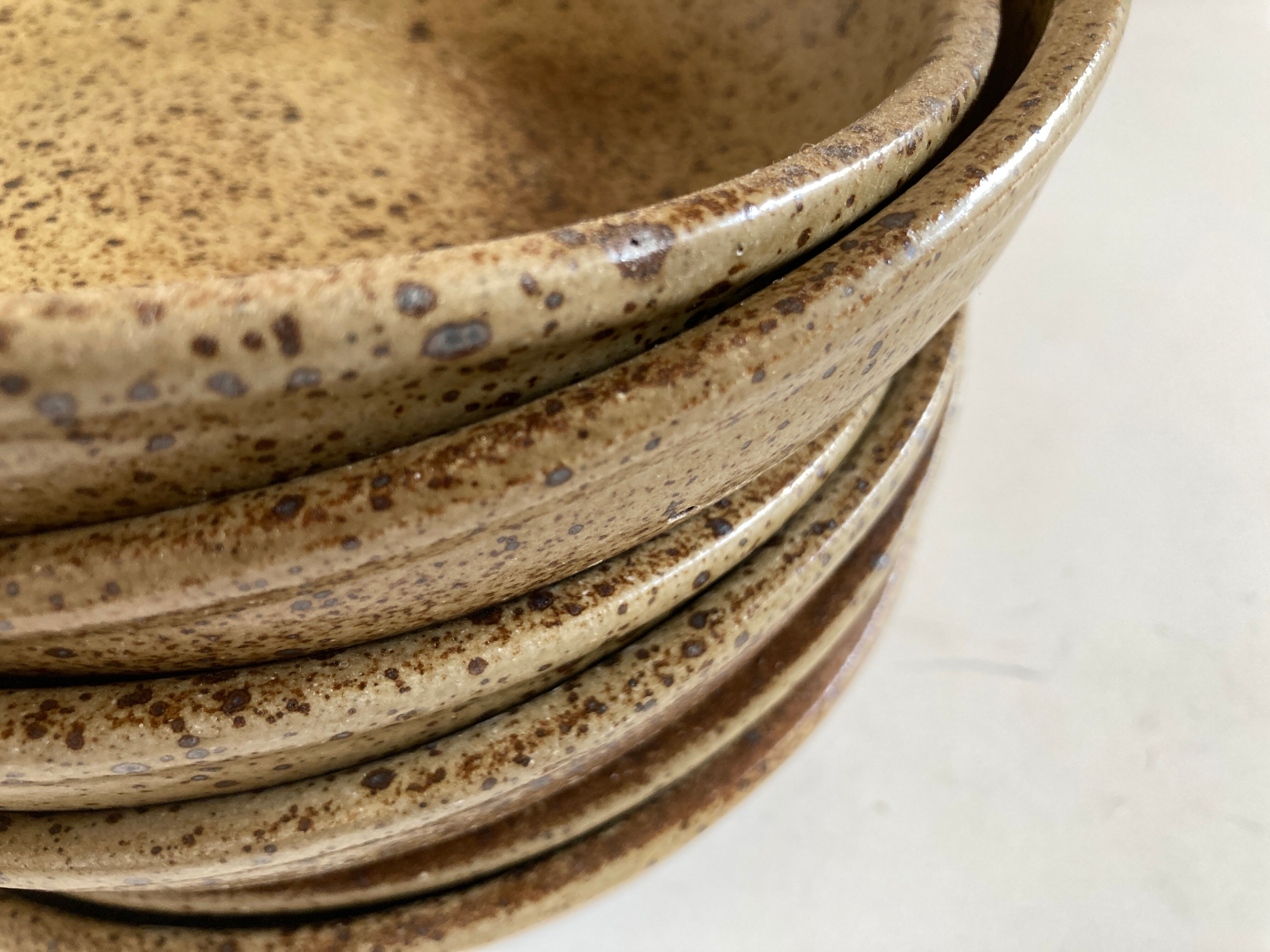 Set de 6 assiettes calotte en grès de potier