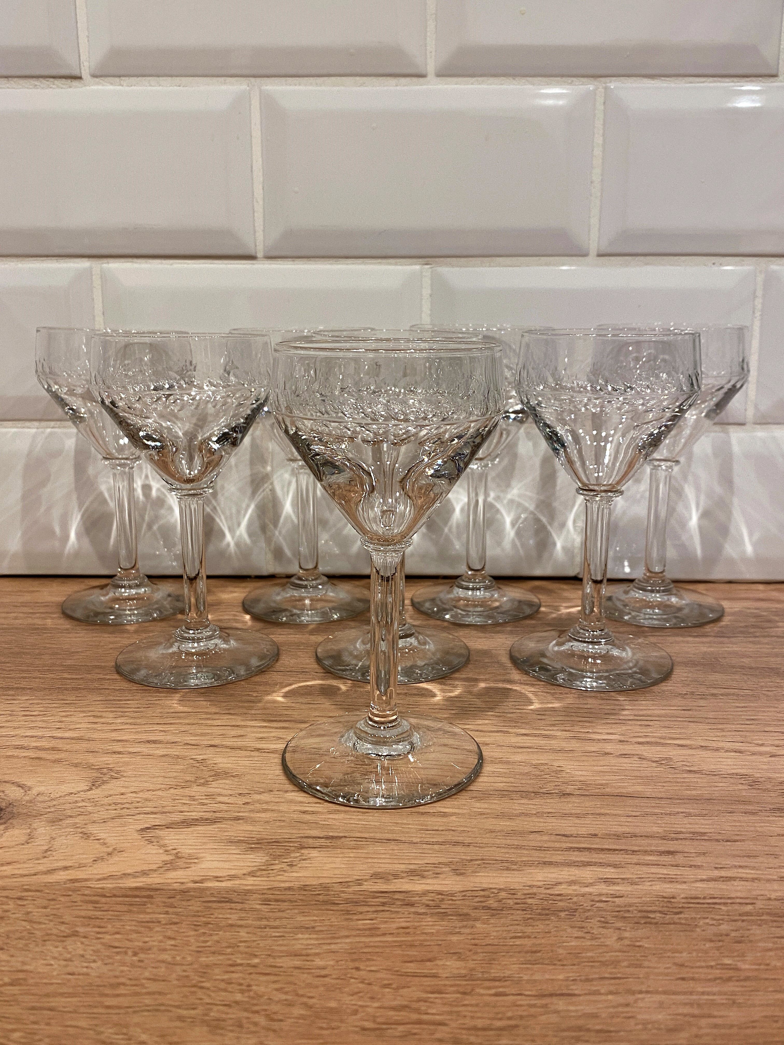 Set of 8 wine glasses