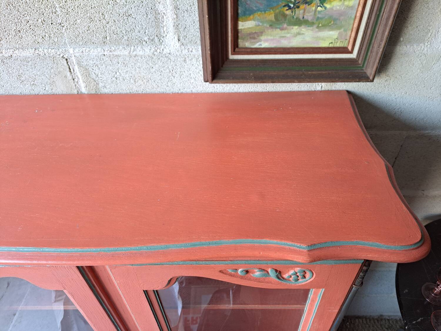 Buffet vitrine rouge terracota
