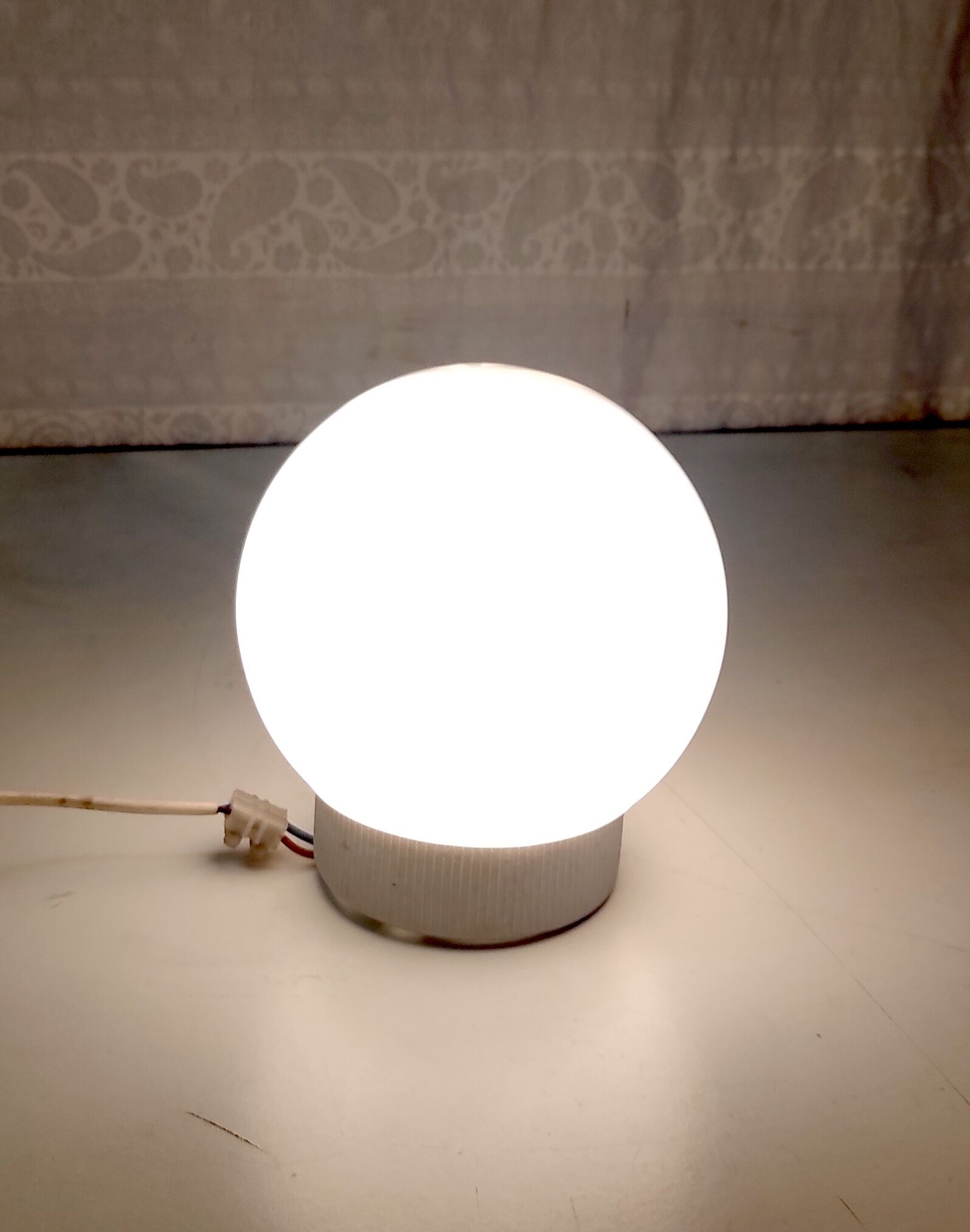 Ceiling lamp globe in opaline glass – 70s/80s