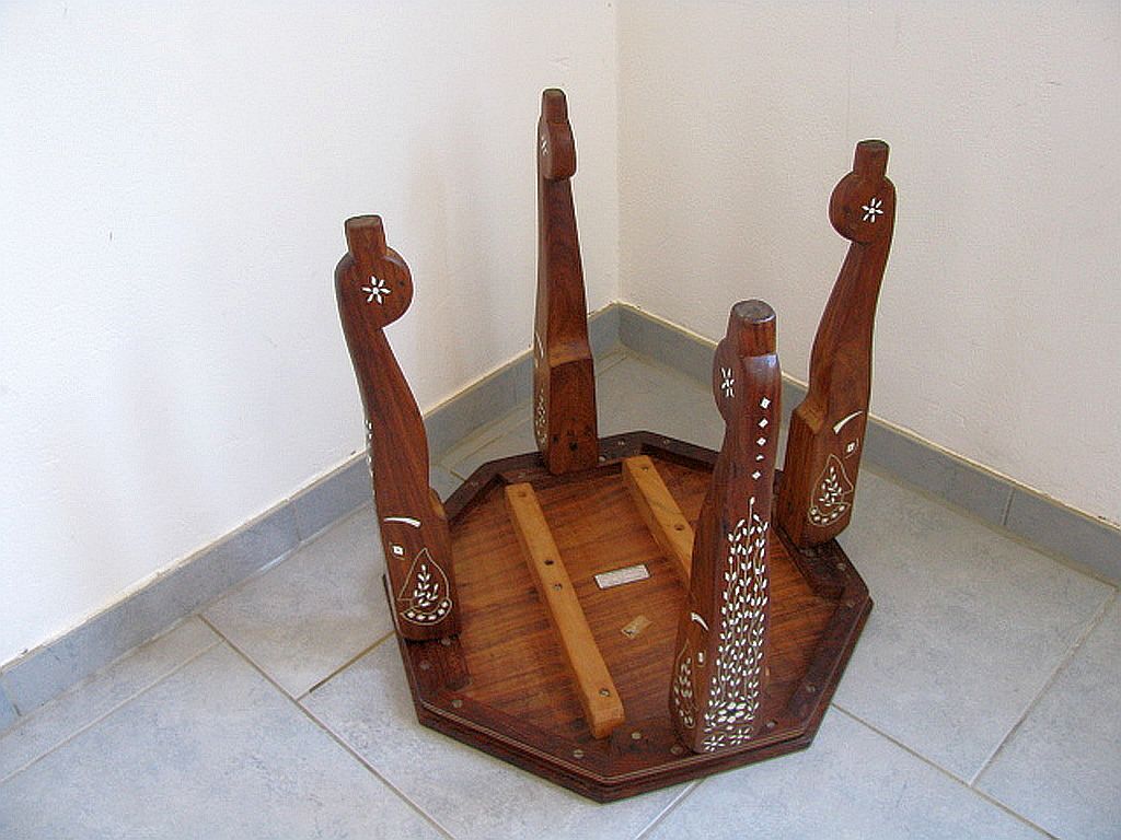 Table basse indienne « Ccic » des années 1970