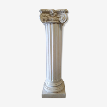 Colonne corynthienne à décor rudentée en plâtre