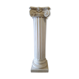 Colonne corynthienne à décor rudentée en plâtre
