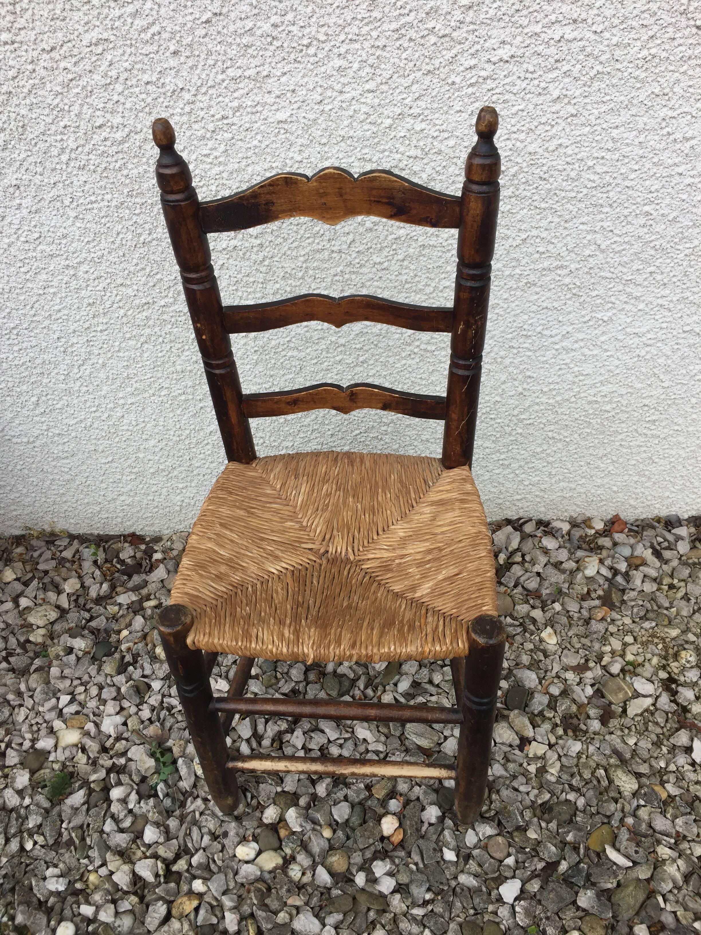 8 mulched country chairs